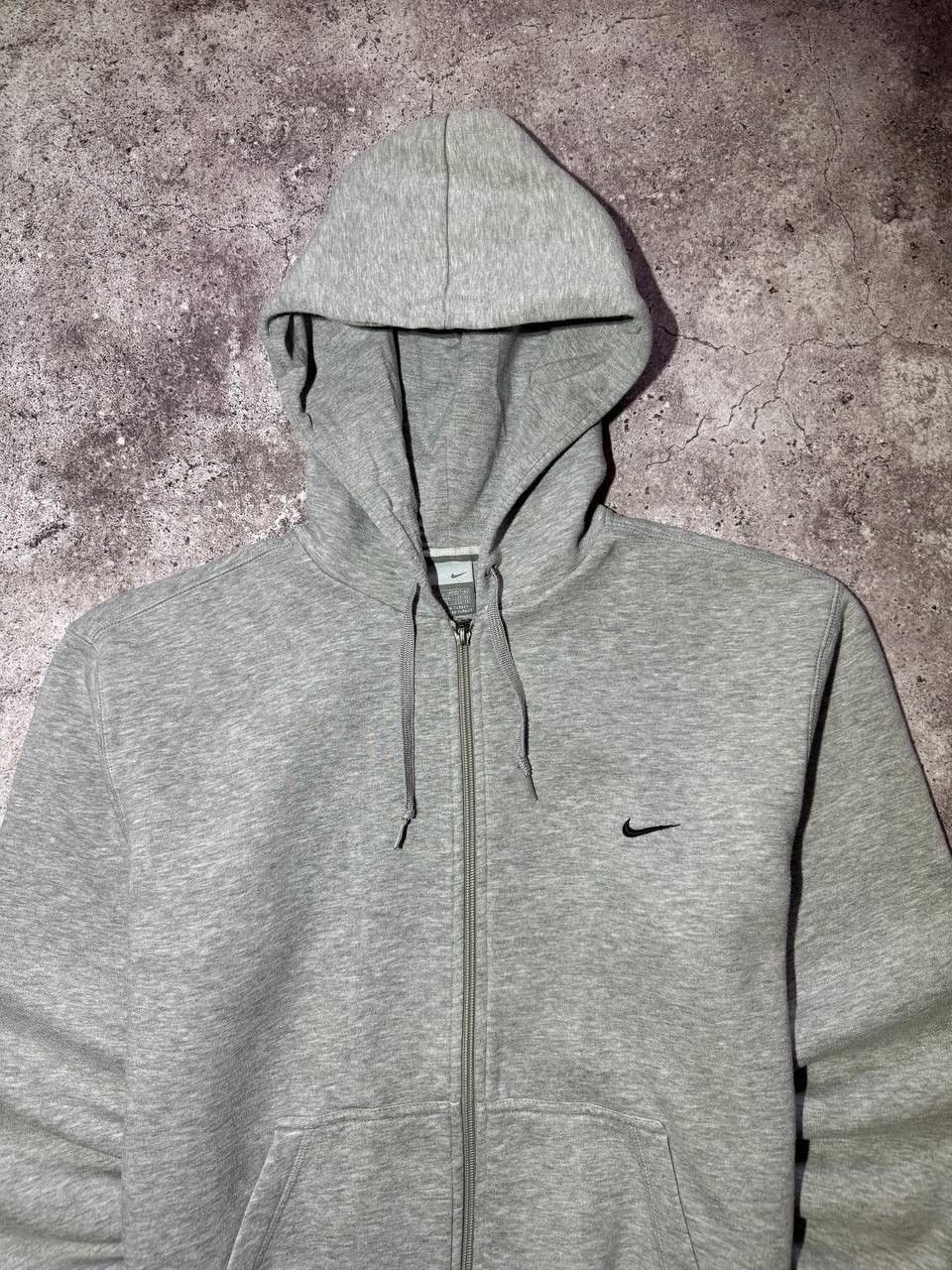 Nike Vintage Nike Streetwear Y2K Gray Hoodie Embroidered Swoosh Size US L / EU 52-54 / 3 - 2 Thumbnail