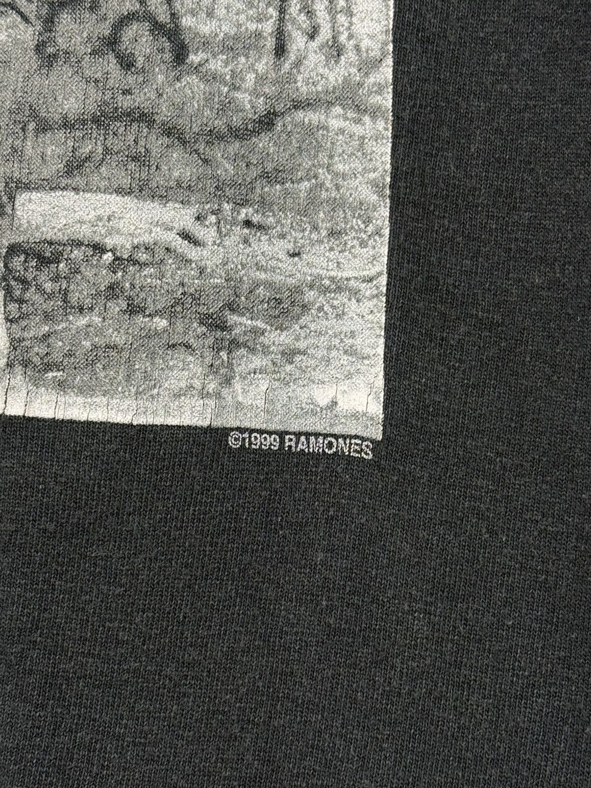 Band Tees 90s Ramones 1999 Hardcore Punk Faded Band T-Shirt XL Size US XL / EU 56 / 4 - 3 Thumbnail