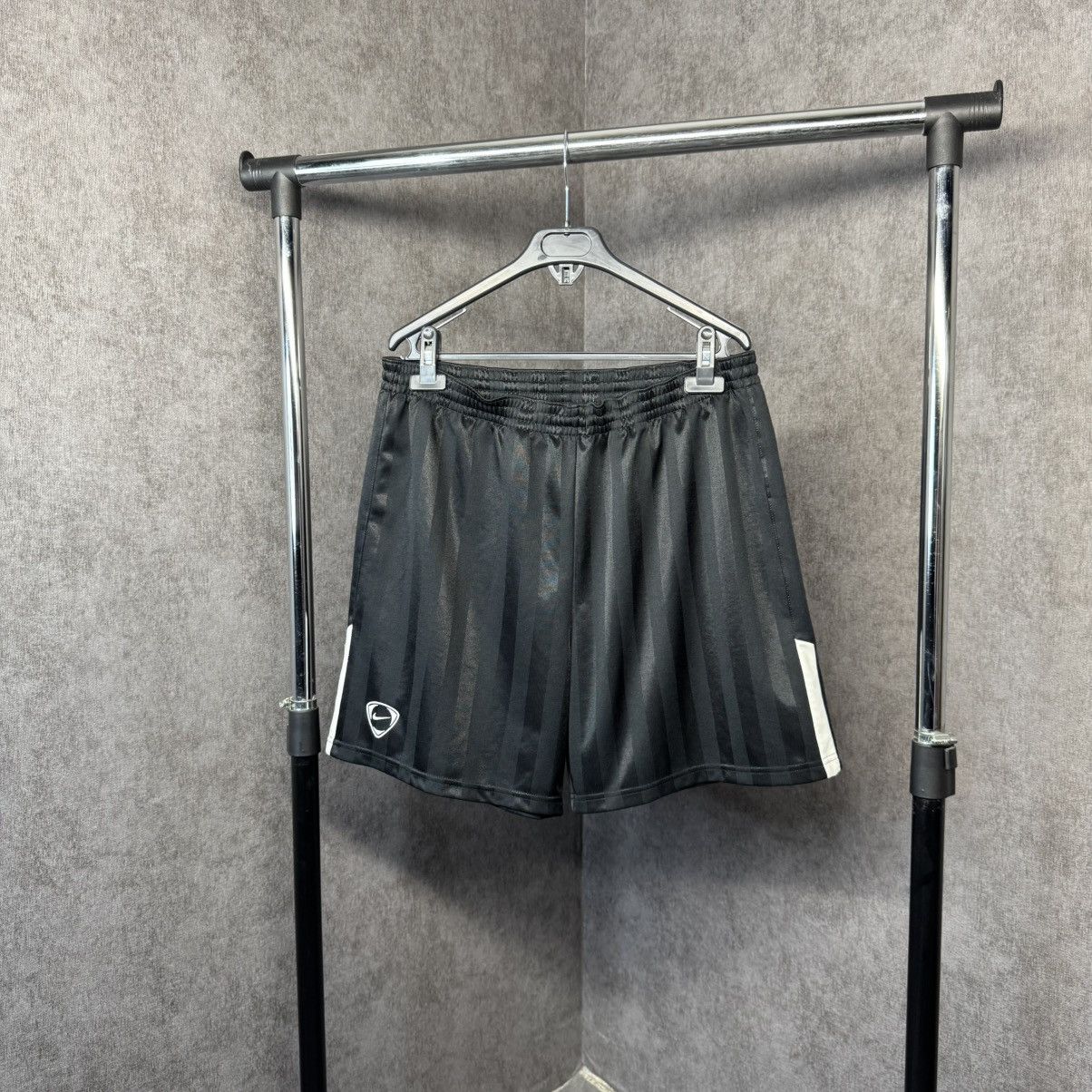 Nike × Vintage Vintage Nike shorts y2k style striped Size US 34 / EU 50 - 1 Thumbnail