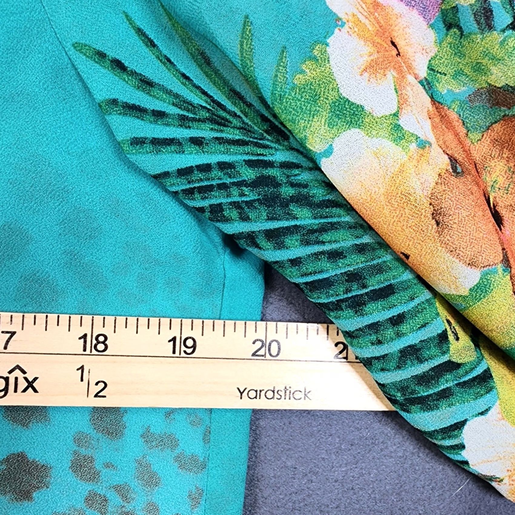 Soft Surroundings Soft Surroundings Womens Top Petite Medium Semi Sheer Popover Green Floral Beach Shirt Blouse Tunic Roll Tab Sleeve Long Sleeve V-Neck Floral Pattern Size M / US 6-8 / IT 42-44 - 5 Thumbnail