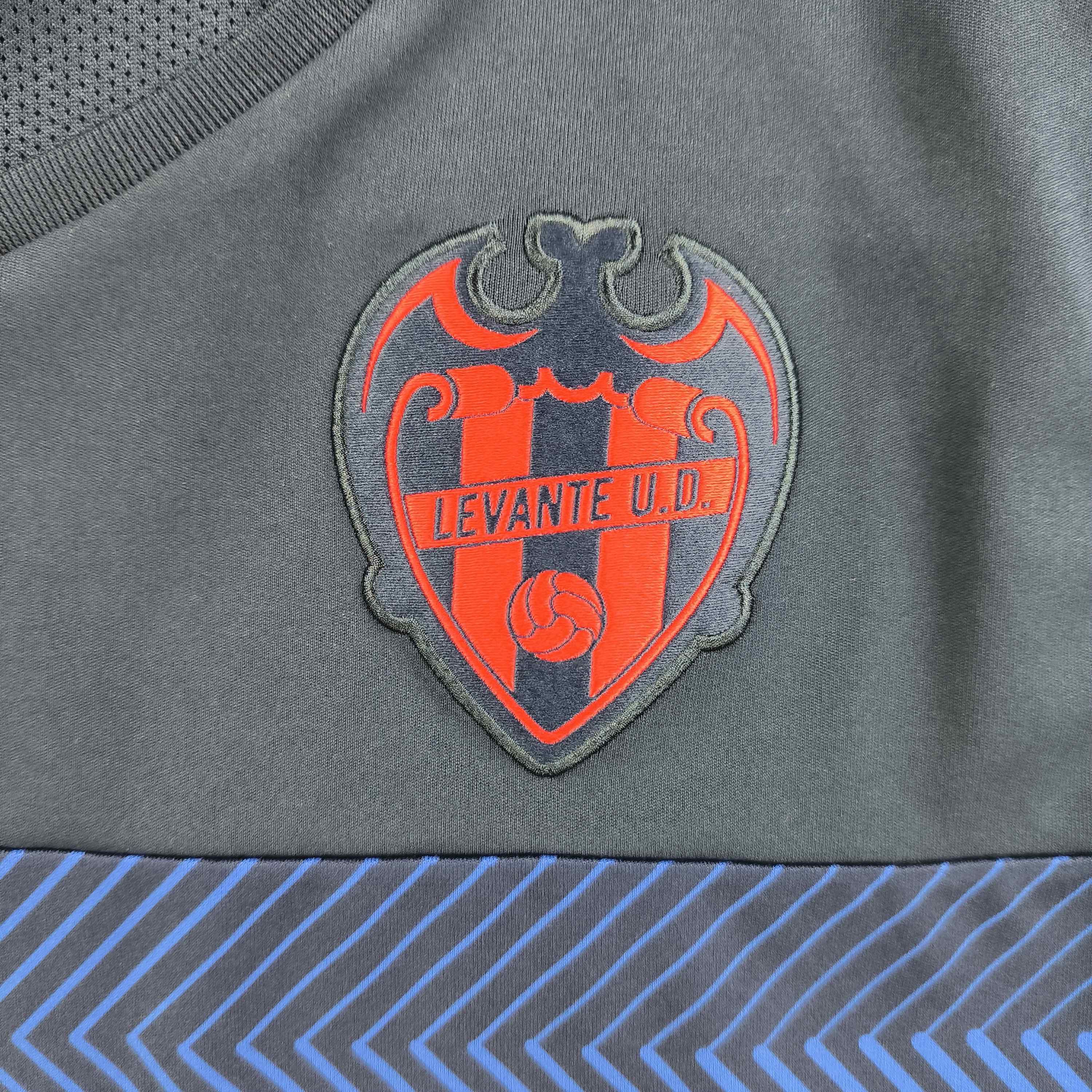 Macron Levante UD 2018-19 Macron training football jersey size M Size US M / EU 48-50 / 2 - 3 Thumbnail
