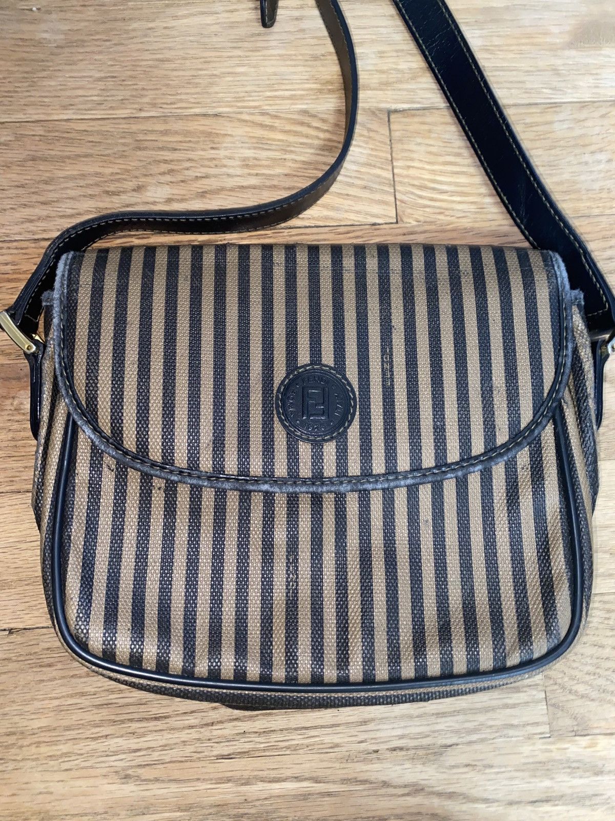 Fendi Authentic Vintage Fendi Purse Size ONE SIZE - 2 Thumbnail