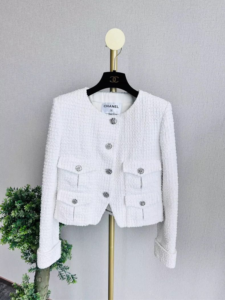 Chanel Chanel 22 Early Spring White Diagonal Button Coat - dmc Size US M / EU 48-50 / 2 - 1 Thumbnail