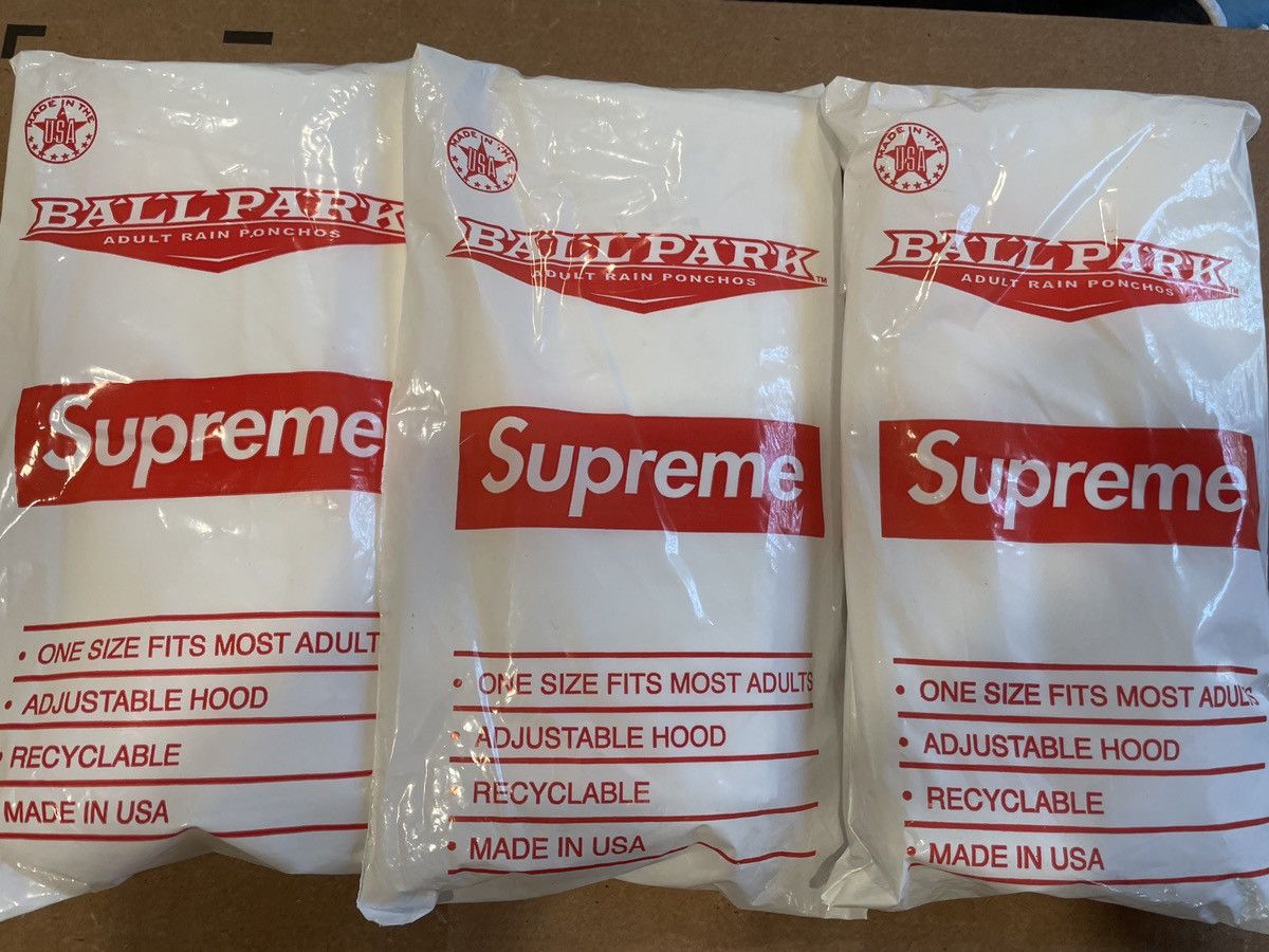 Supreme SINGLE Supreme Poncho Size ONE SIZE - 1 Preview