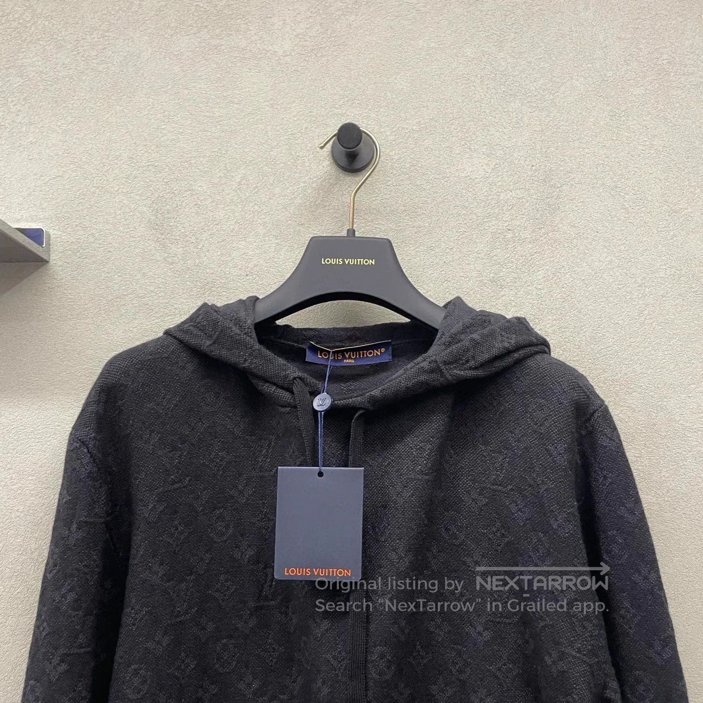 Louis Vuitton black logo embossed long sleeve hoodie. Size US M / EU 48-50 / 2 - 4 Thumbnail