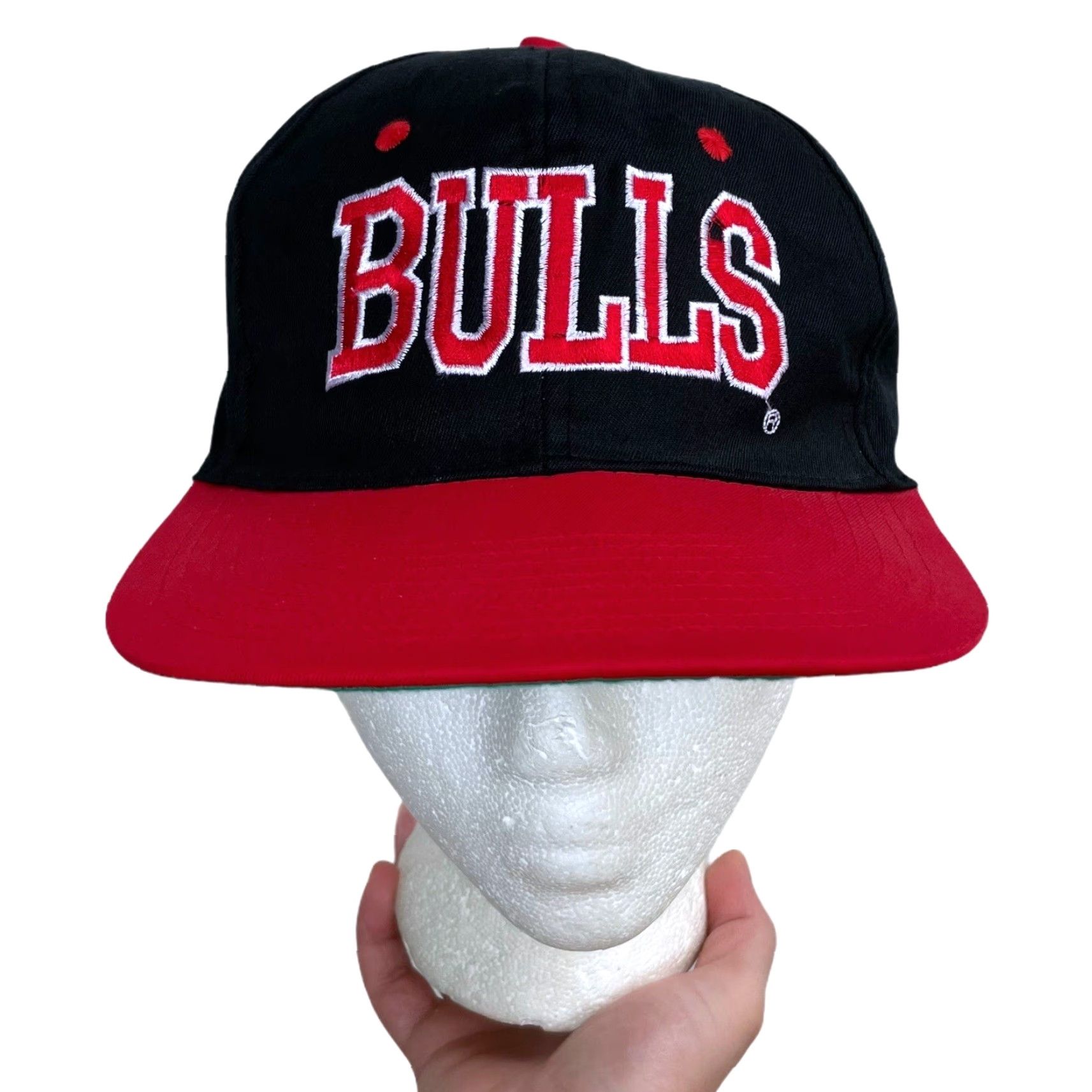 Vintage VINTAGE Chicago Bulls Snapback hat Men Adjustable Black Chicago Sun-Times Bulls Logo S wear Size ONE SIZE - 2 Thumbnail