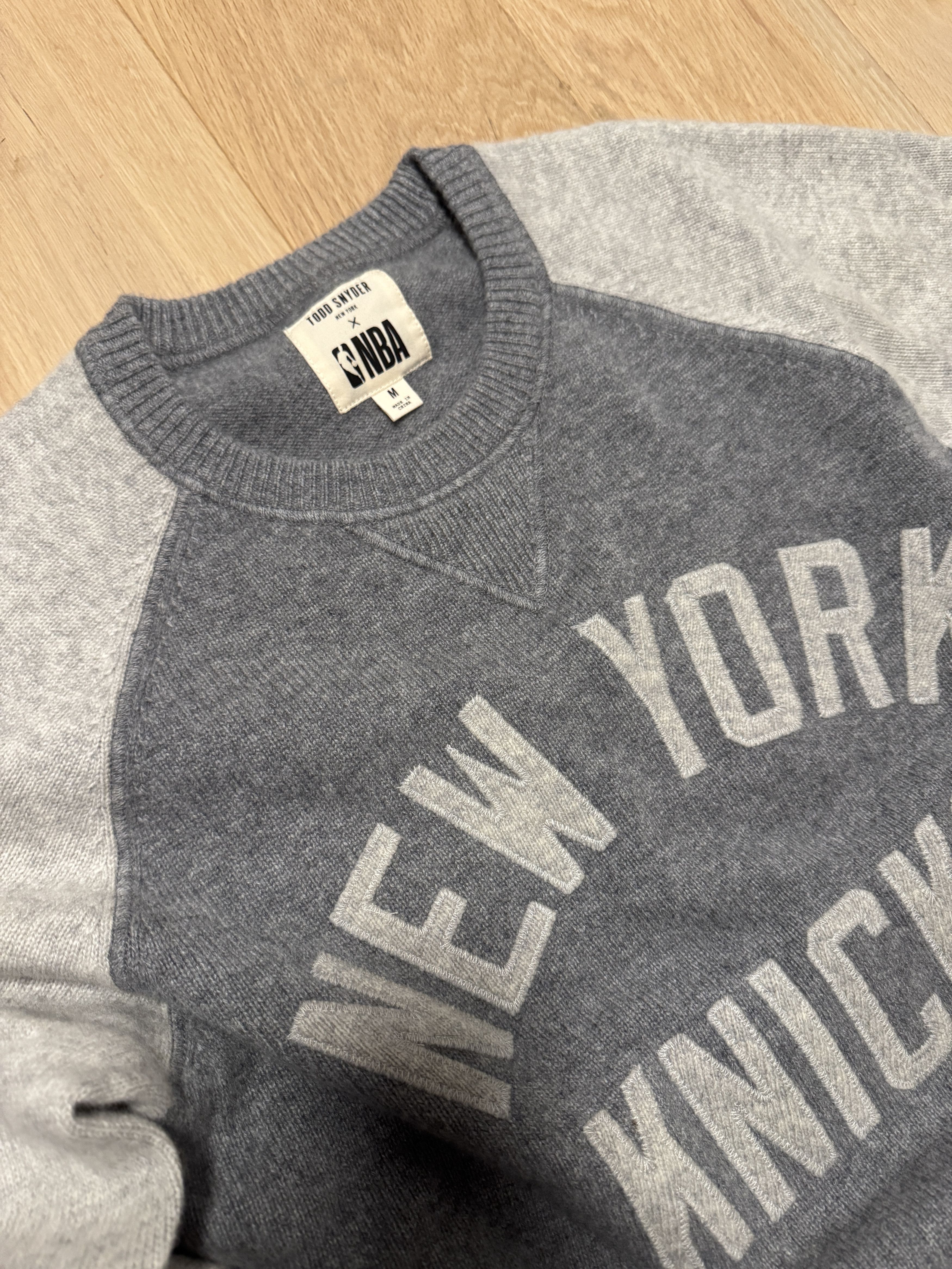 Todd Snyder Todd Snyder NBA NY Knicks Brunson Cashmere Sweater Not Kith Size US M / EU 48-50 / 2 - 2 Thumbnail