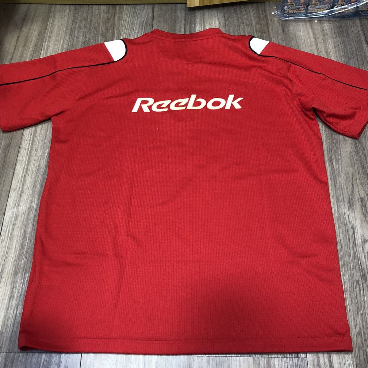 Reebok Liverpool 2000s training jersey Size US M / EU 48-50 / 2 - 2 Thumbnail