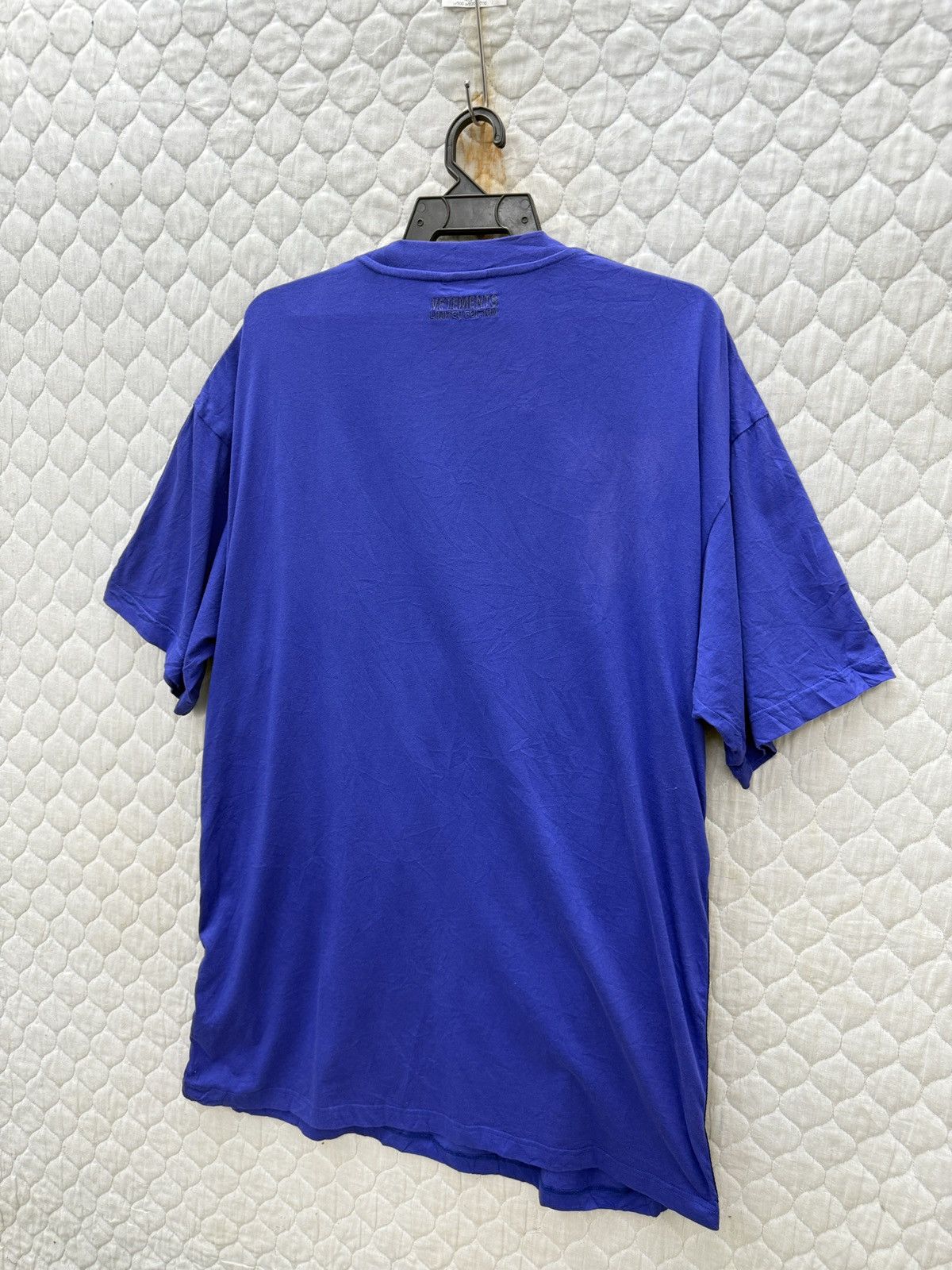Vetements 🔥🔥💥💥STEALS VETEMENTS OVERSIZE ROYAL BLUE TAPE TEE Size US XS / EU 42 / 0 - 13 Thumbnail