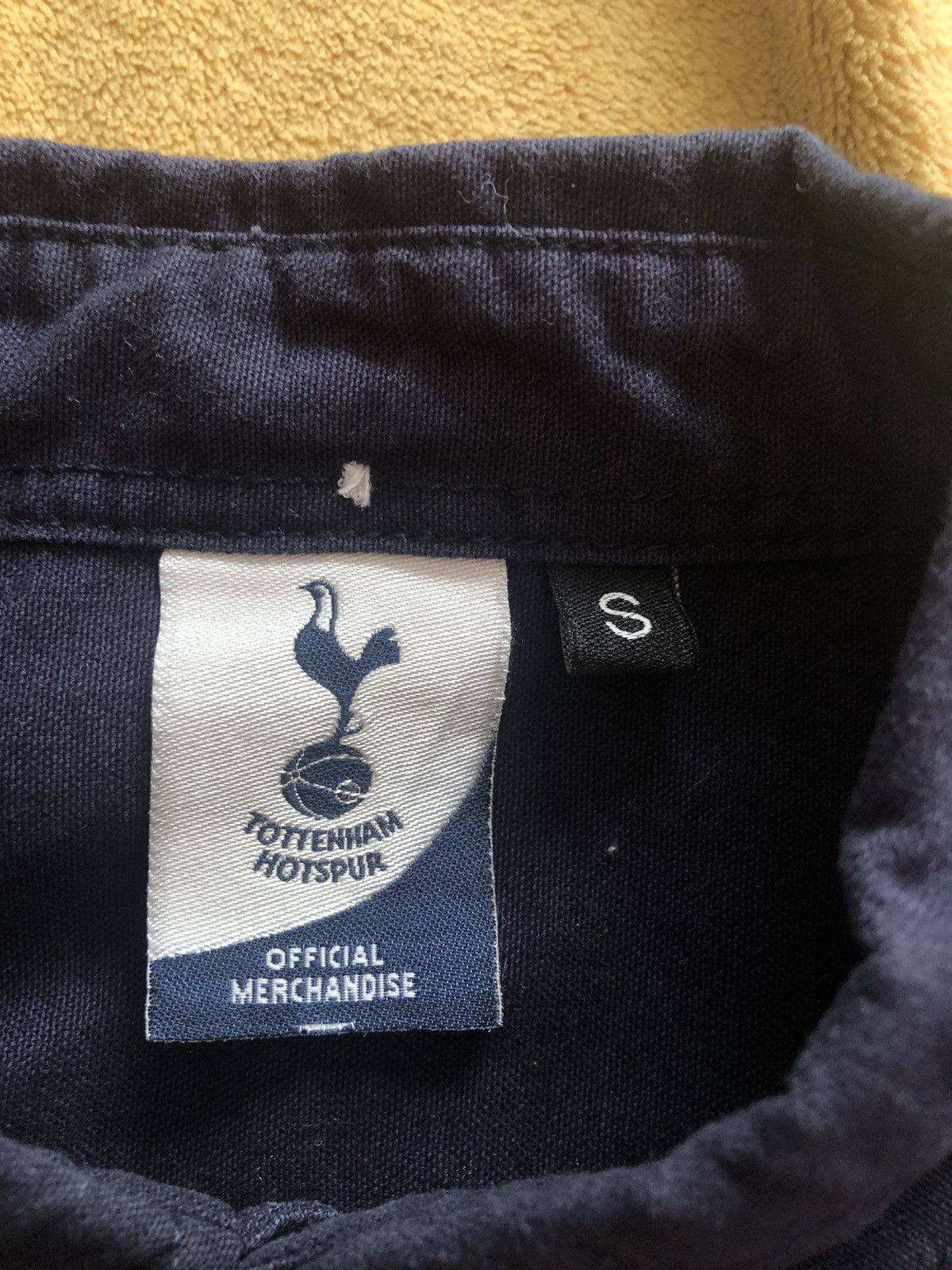 Vintage RARE TOTTENHAM HOTSPURS OFFICIAL VINTAGE BUTTON UP SHIRT Size US S / EU 44-46 / 1 - 3 Thumbnail