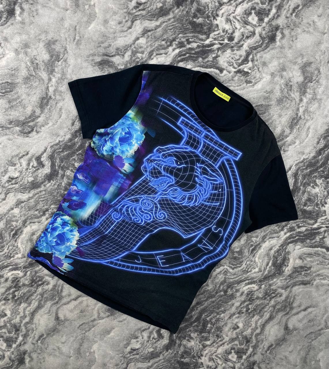 Versace Jeans Couture Vintage Versace Jeans Couture T Shirt Size US L / EU 52-54 / 3 - 1 Thumbnail