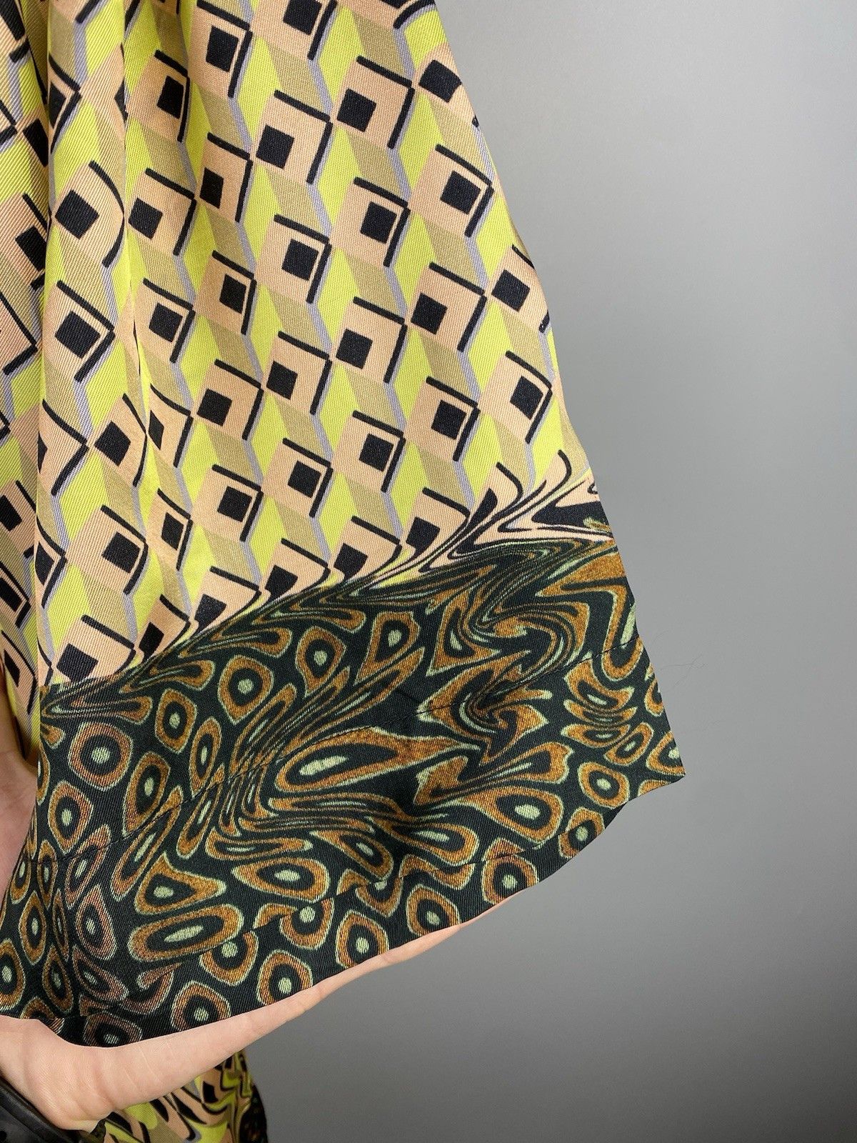 Dries Van Noten Dries Van Noten Silk Luxury Geometric Short Sleeve Shirt Size US XL / EU 56 / 4 - 9 Thumbnail
