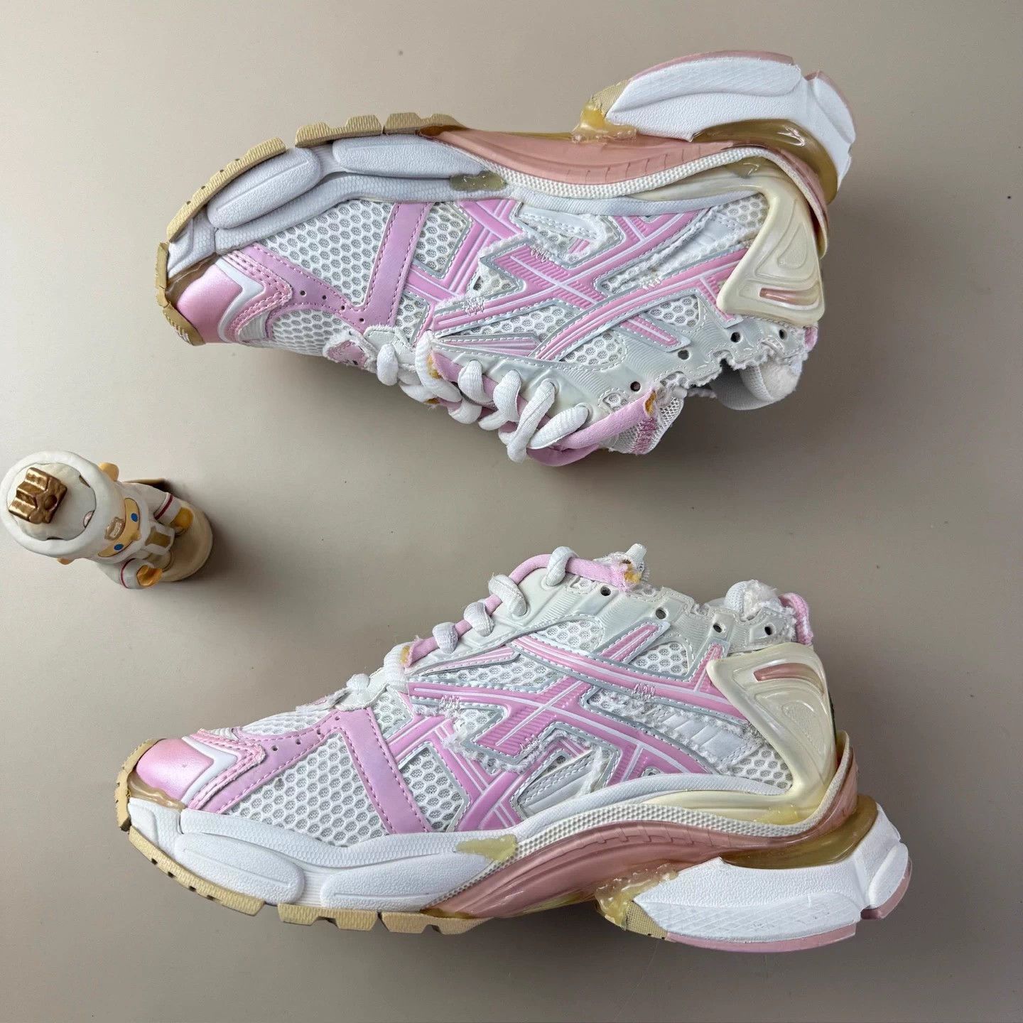 Balenciaga Balenciaga White Pink Runner Sneakers 35 99% New Size US 4 / IT 34 - 5 Thumbnail