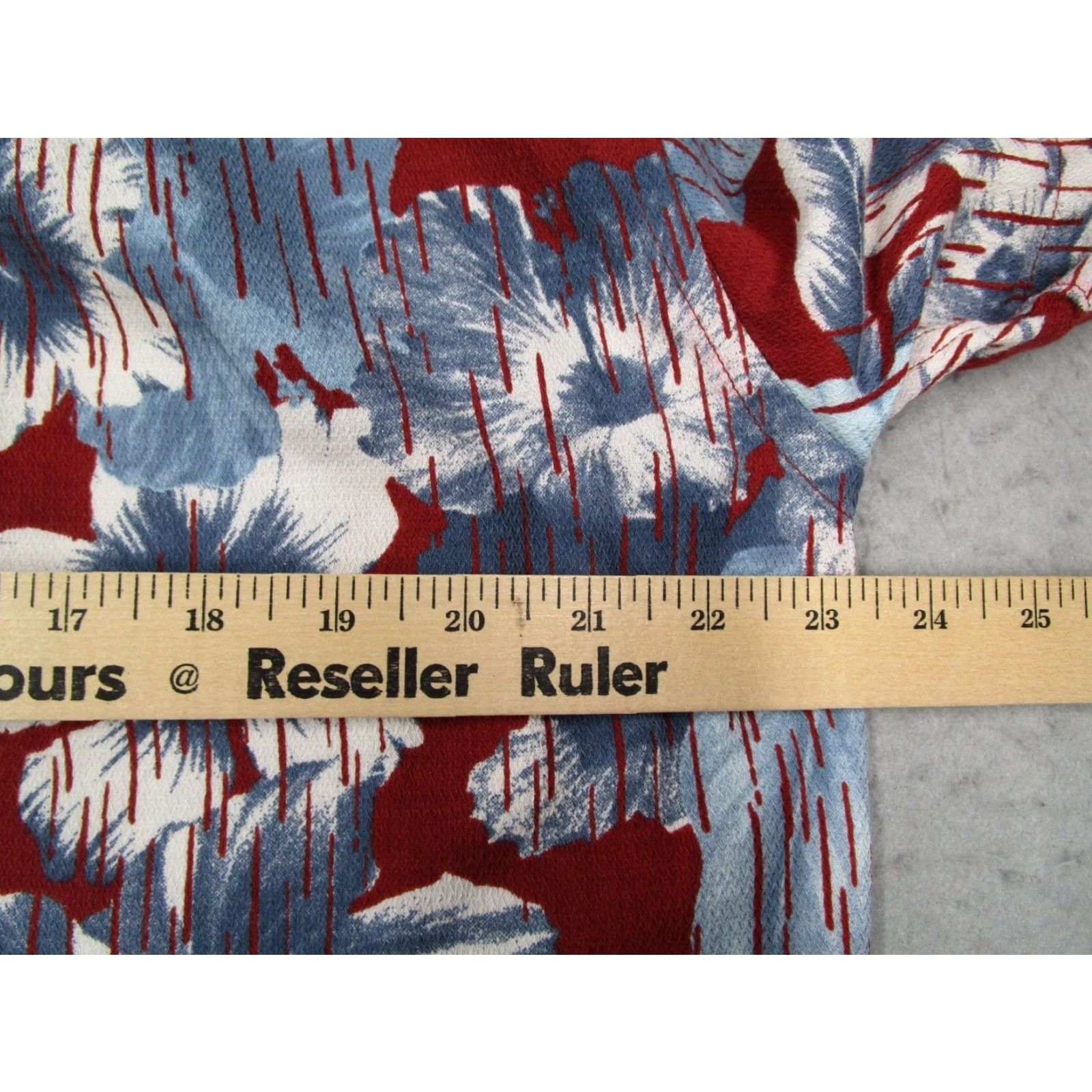 Quiksilver Quiksilver Waterman Shirt Men's XL Red Floral Short Sleeve Button Up Size US XL / EU 56 / 4 - 6 Thumbnail