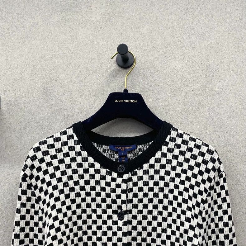 Louis Vuitton Louis Vuitton Black and white checkerboard long-sleeve swe Size S / US 4 / IT 40 - 4 Thumbnail