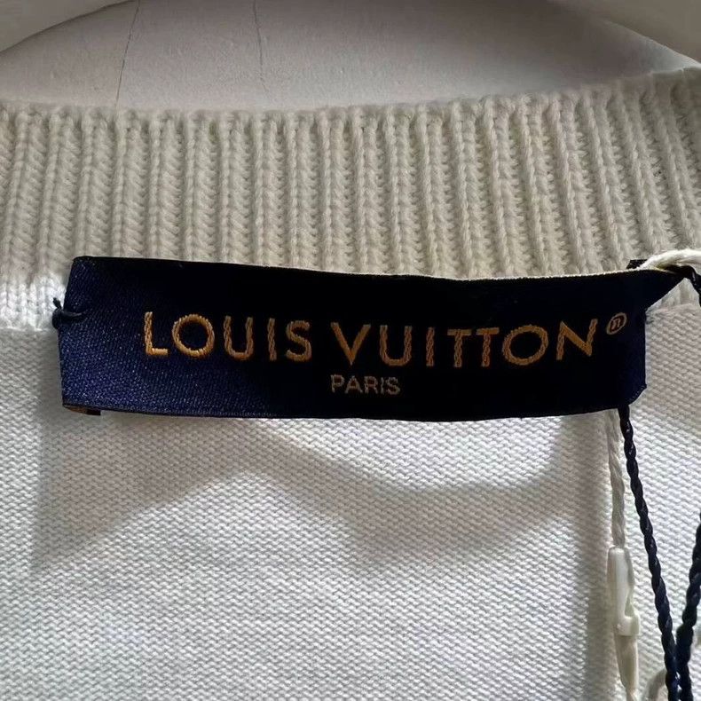 Louis Vuitton Louis Vuitton Pin embroidered Logo short sleeve Size US XXL / EU 58 / 5 - 2 Thumbnail