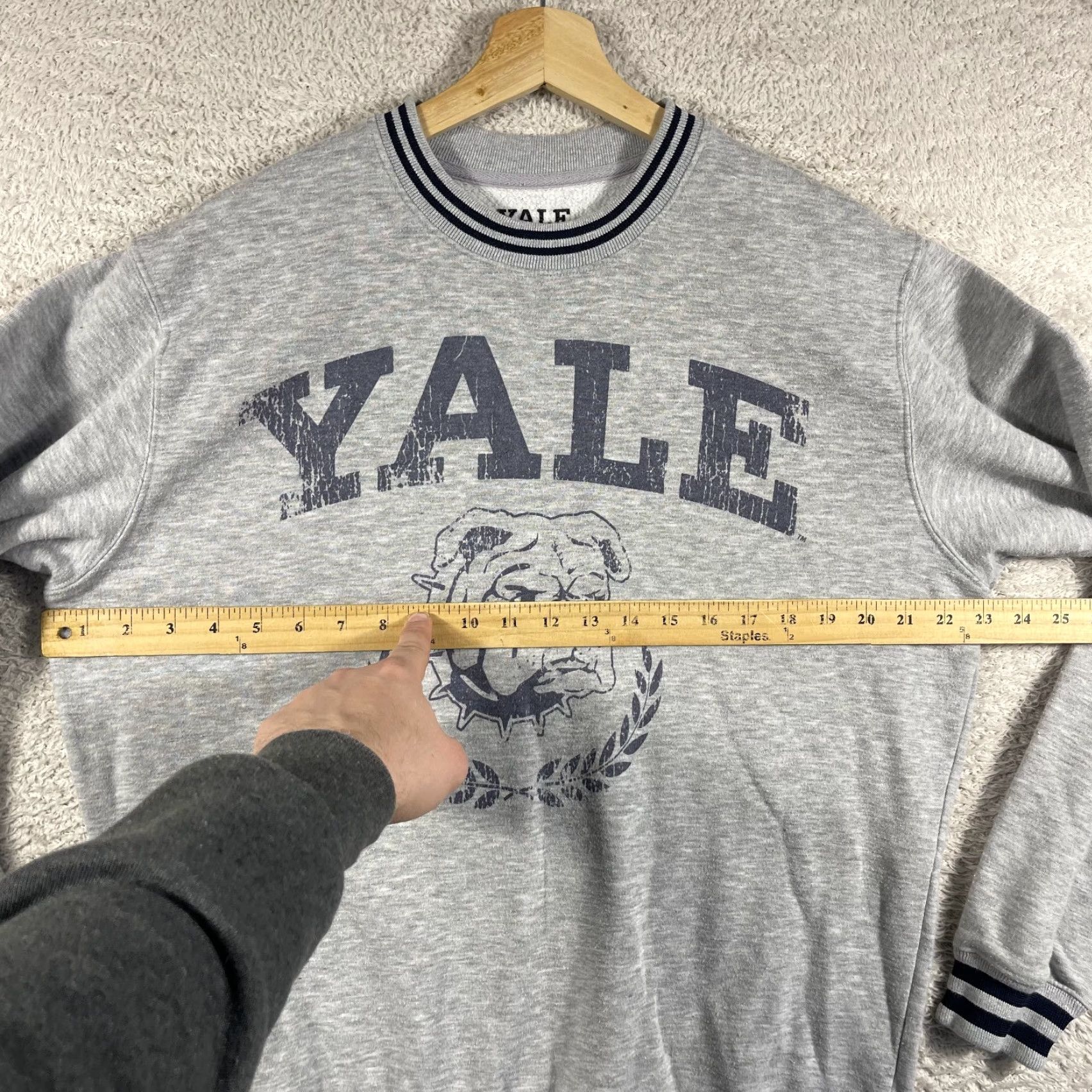 Vintage VINTAGE Yale University Crewneck Sweatshirt Adult Large Gray Bulldogs Ivy League Preppy Size US L / EU 52-54 / 3 - 6 Thumbnail