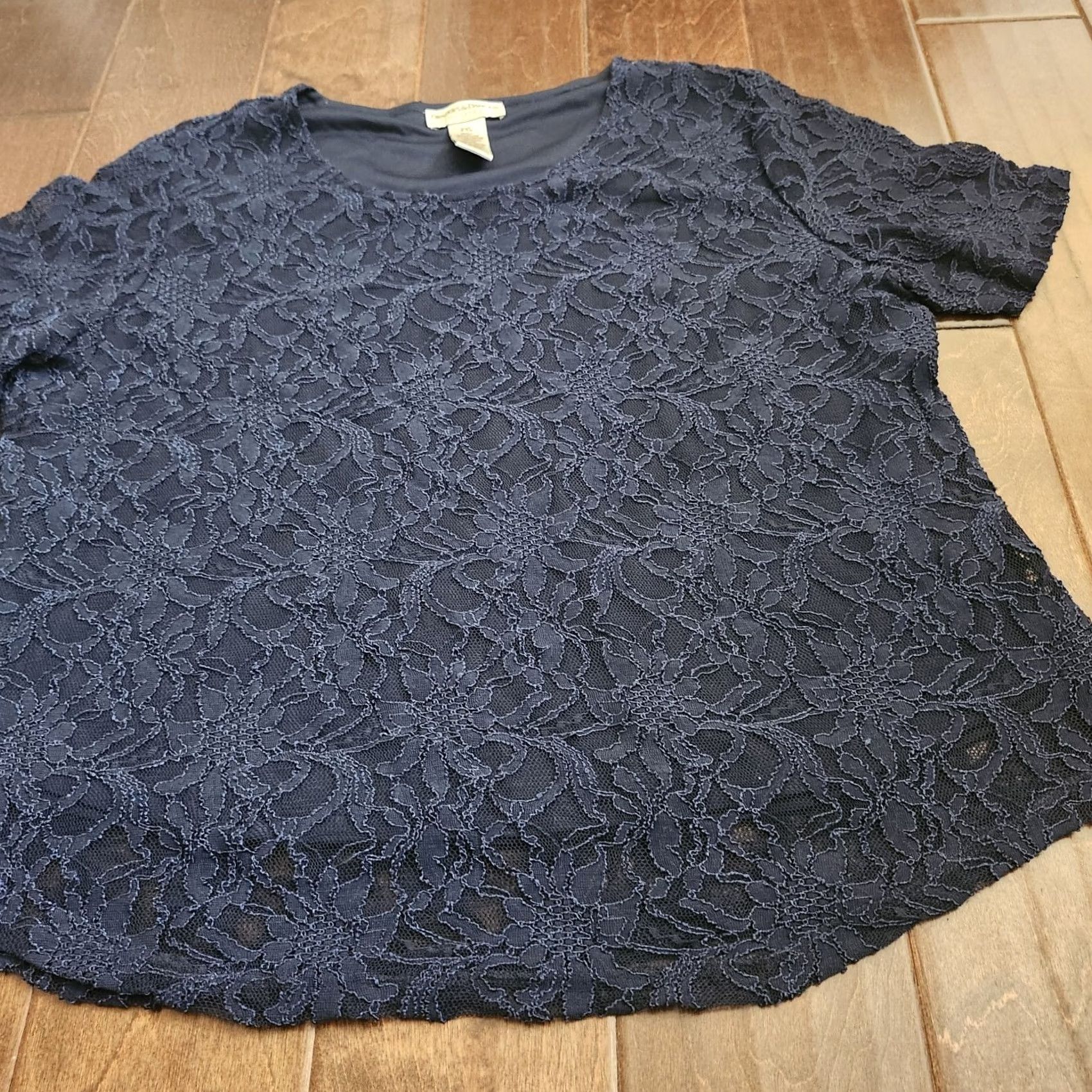 Vintage Draper's & Damon's Petites Women's Short Sleeve Black Floral Blouse PXL Pool? Size XL / US 12-14 / IT 48-50 - 7 Thumbnail