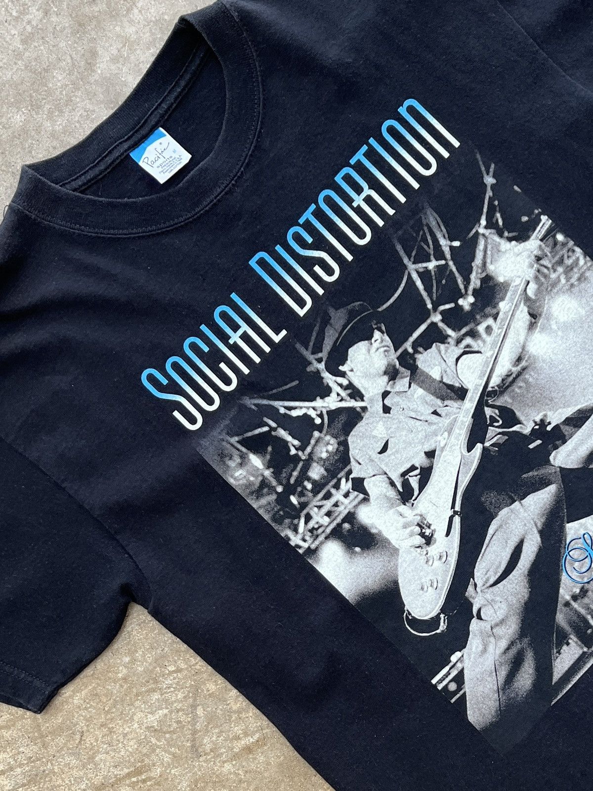 Band Tees Vintage 2004 Social Distortion US Tour Mike Ness Tee Medium Size US M / EU 48-50 / 2 - 1 Thumbnail