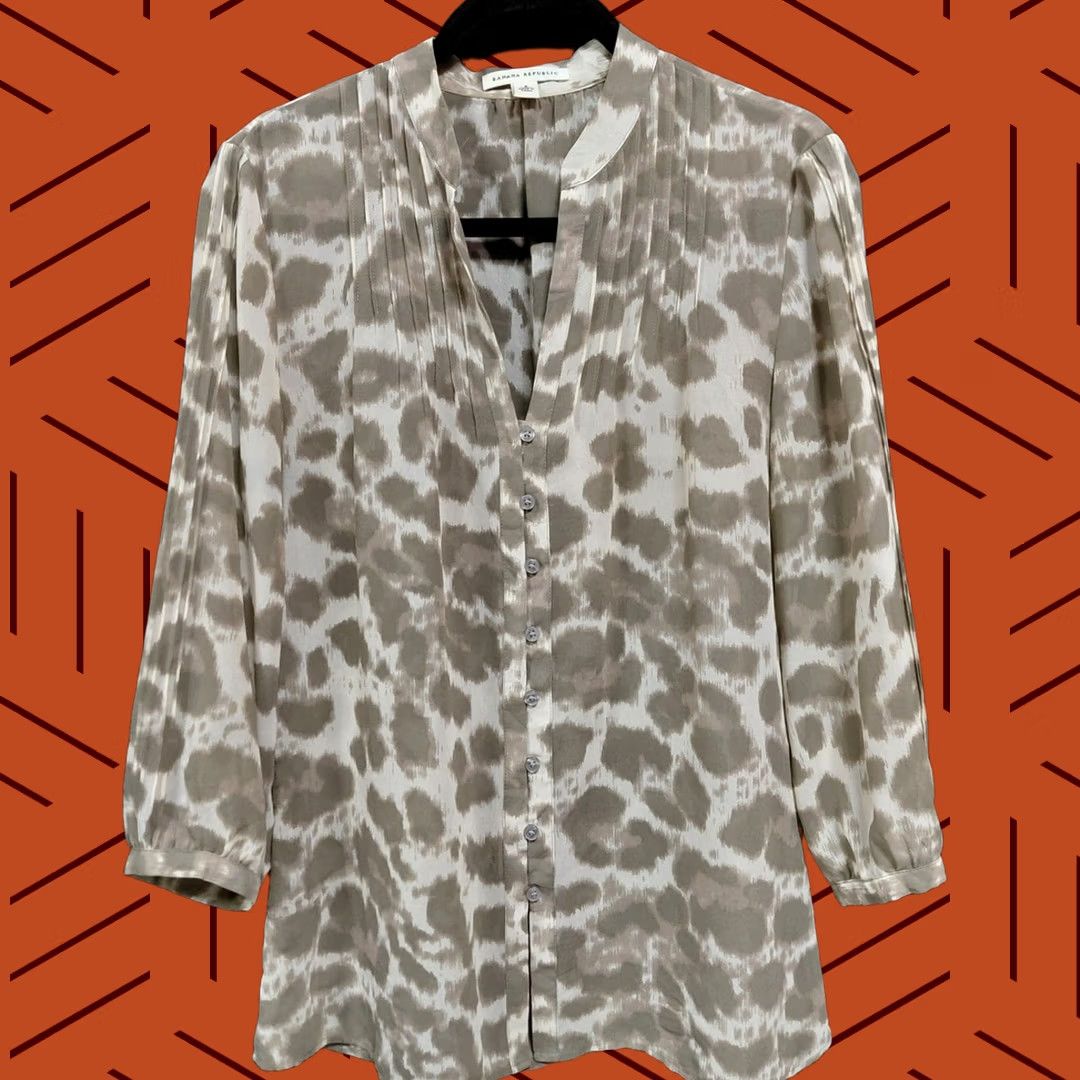 Banana Republic BANANA REPUBLIC Leopard Print Blouse 3/4 Sleeve Women Size S Gray Polyester Dry Clean Only Shirt Blouse Womens Size S / US 4 / IT 40 - 1 Thumbnail