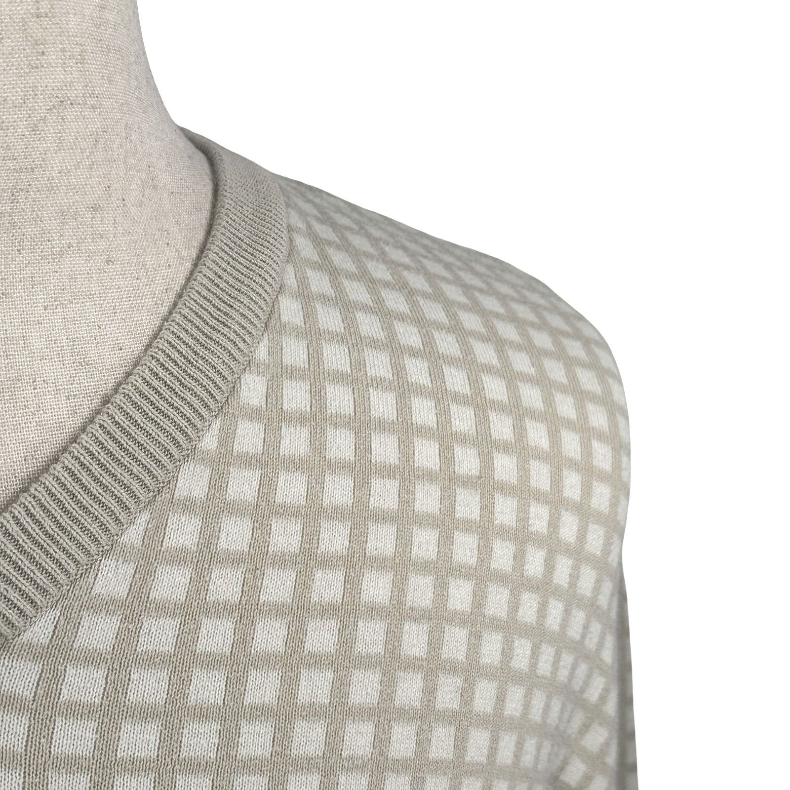 Hugo Boss Hugo Boss Golf Sweater Men’s XL Beige White Grid Knit V-Neck Size US XL / EU 56 / 4 - 3 Thumbnail