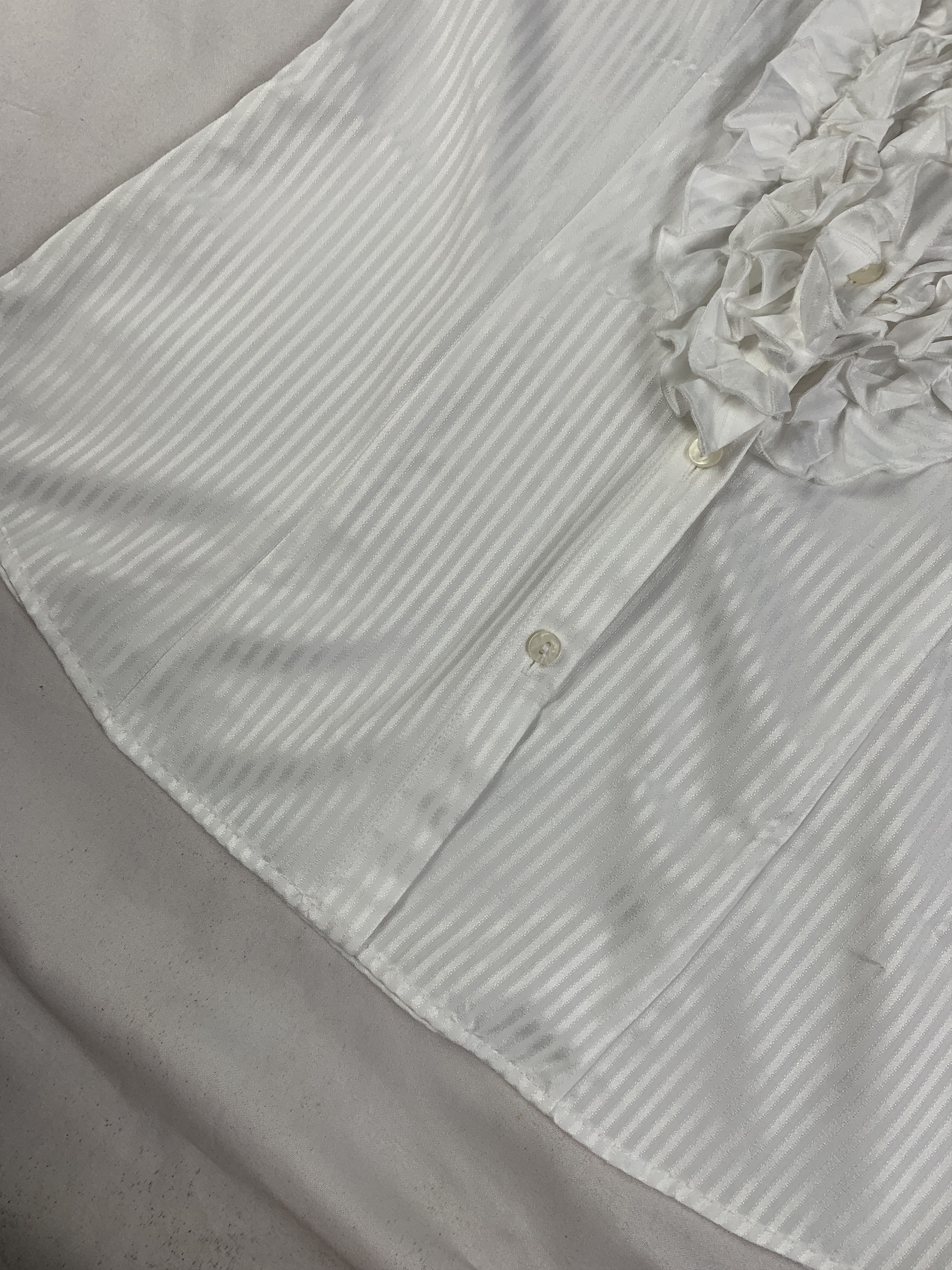 Japanese Brand Cosa de Ver White Pinstripe Ruffle Blouse (M) Size M / US 6-8 / IT 42-44 - 7 Thumbnail