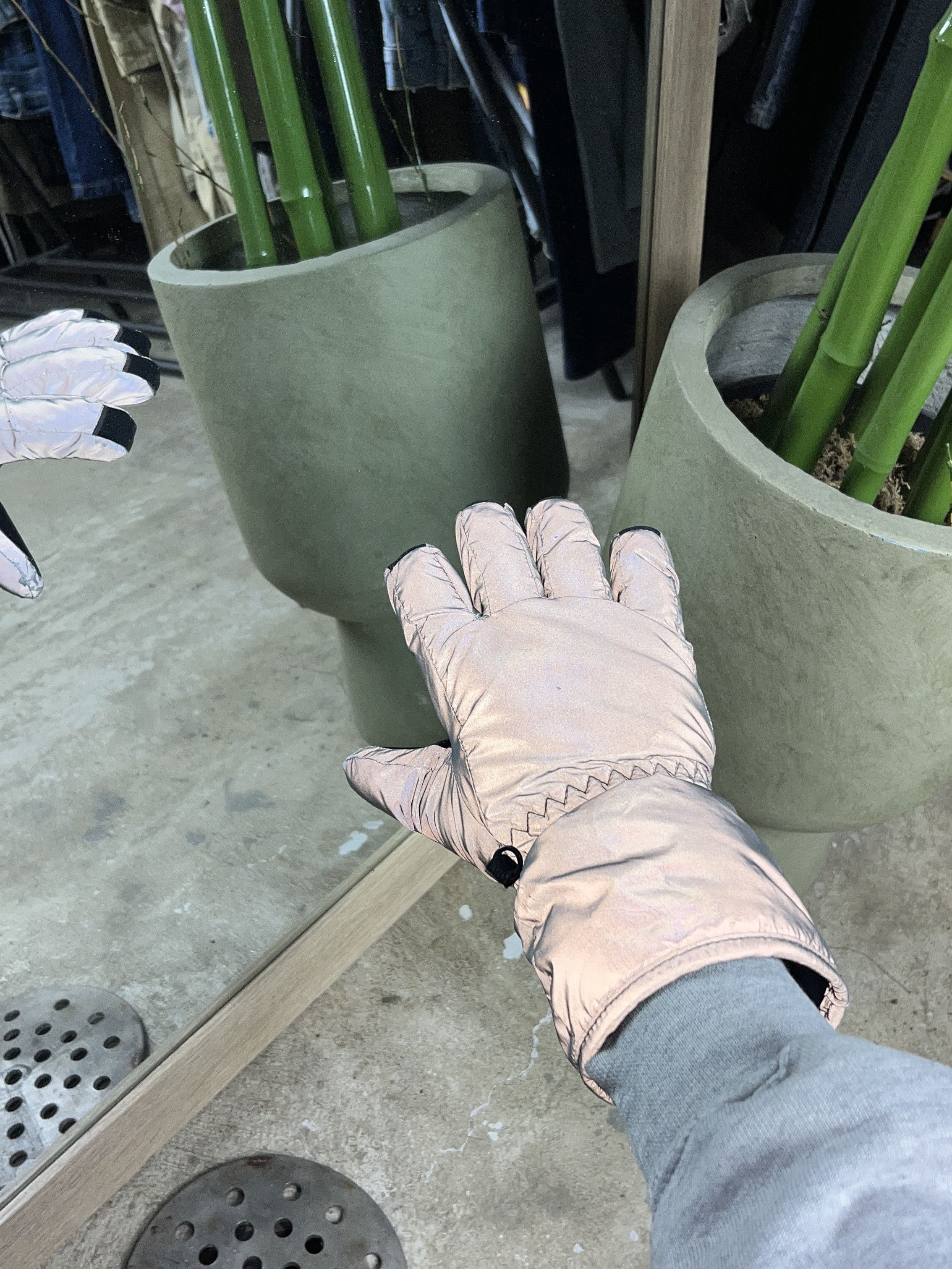 Other GREY THINSULATE QUILTED SKI GLOVES - № 4521 Size ONE SIZE - 8 Thumbnail