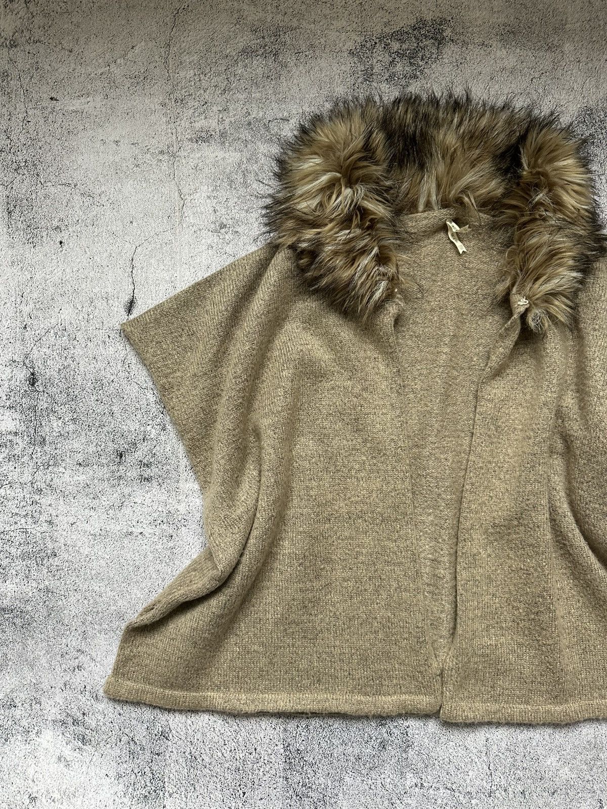 Japanese Brand Faux Fur Cape Archive Fit Women's Beige Size M / US 6-8 / IT 42-44 - 3 Thumbnail