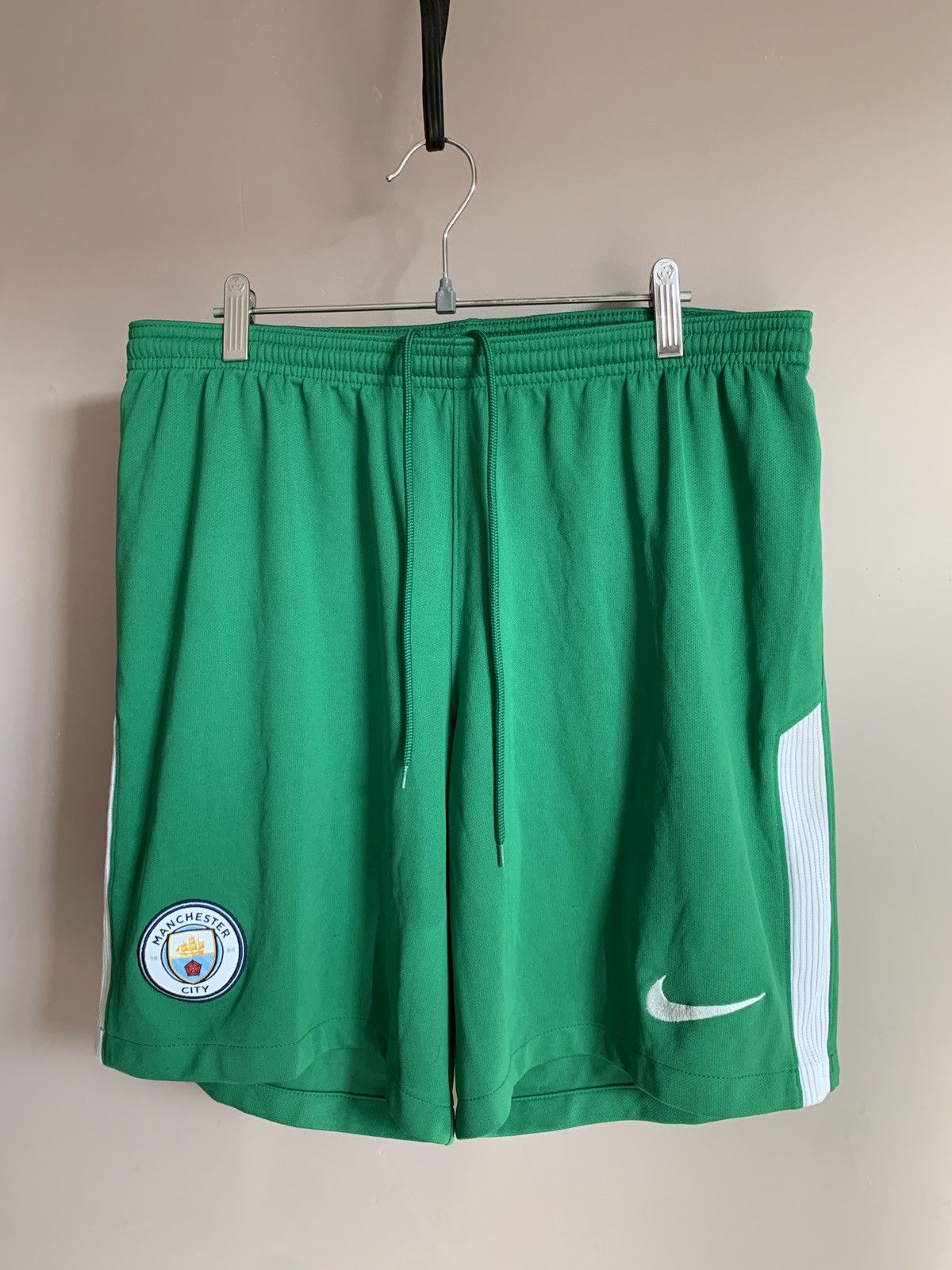 Nike Manchester City goalkeeper Nike soccer football shorts green Size US 34 / EU 50 - 1 Thumbnail