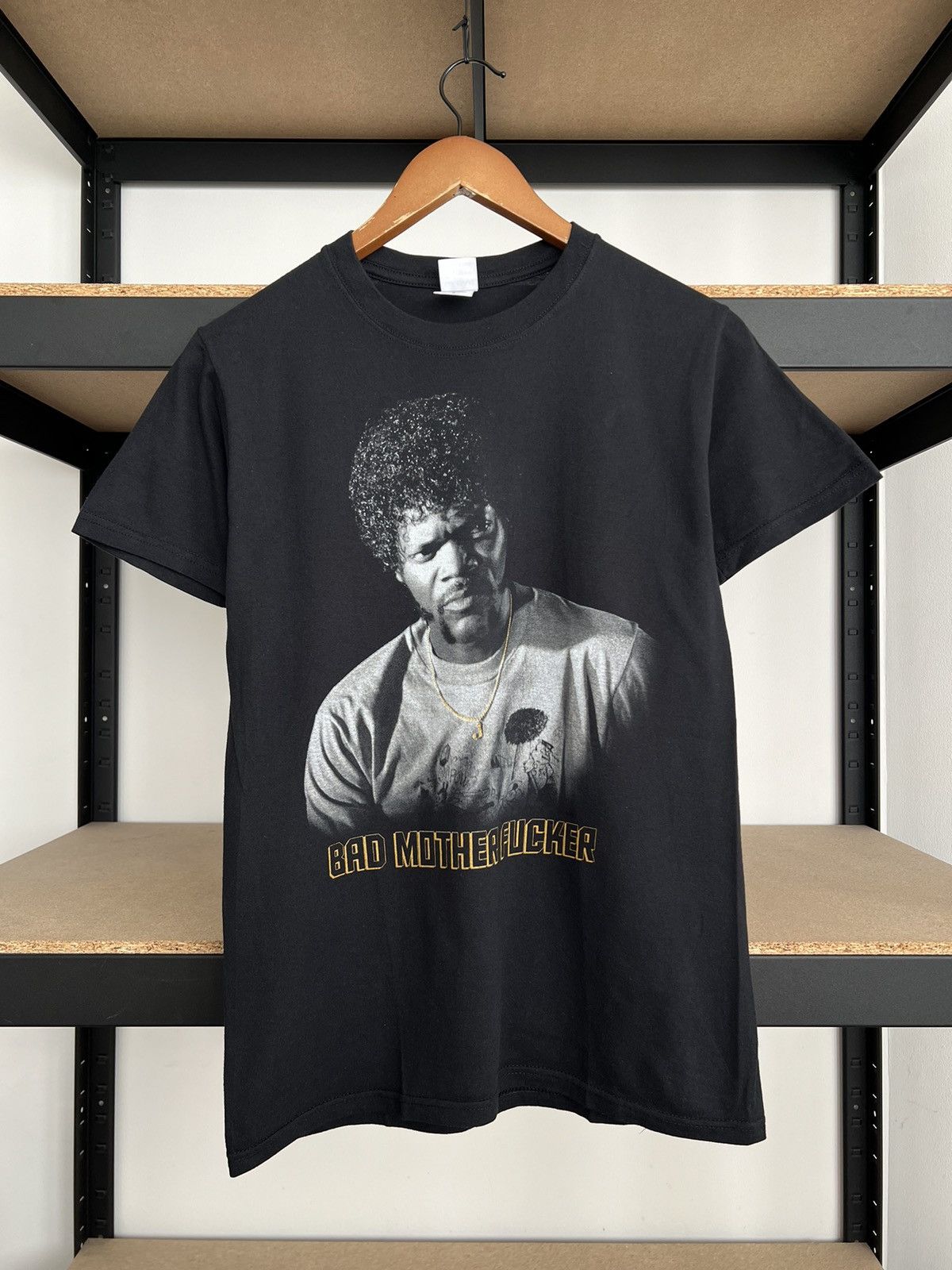 Vintage Vintage 2011 Pulp Fiction Bad Mother Fucker Movie T-shirt Size US S / EU 44-46 / 1 - 2 Thumbnail
