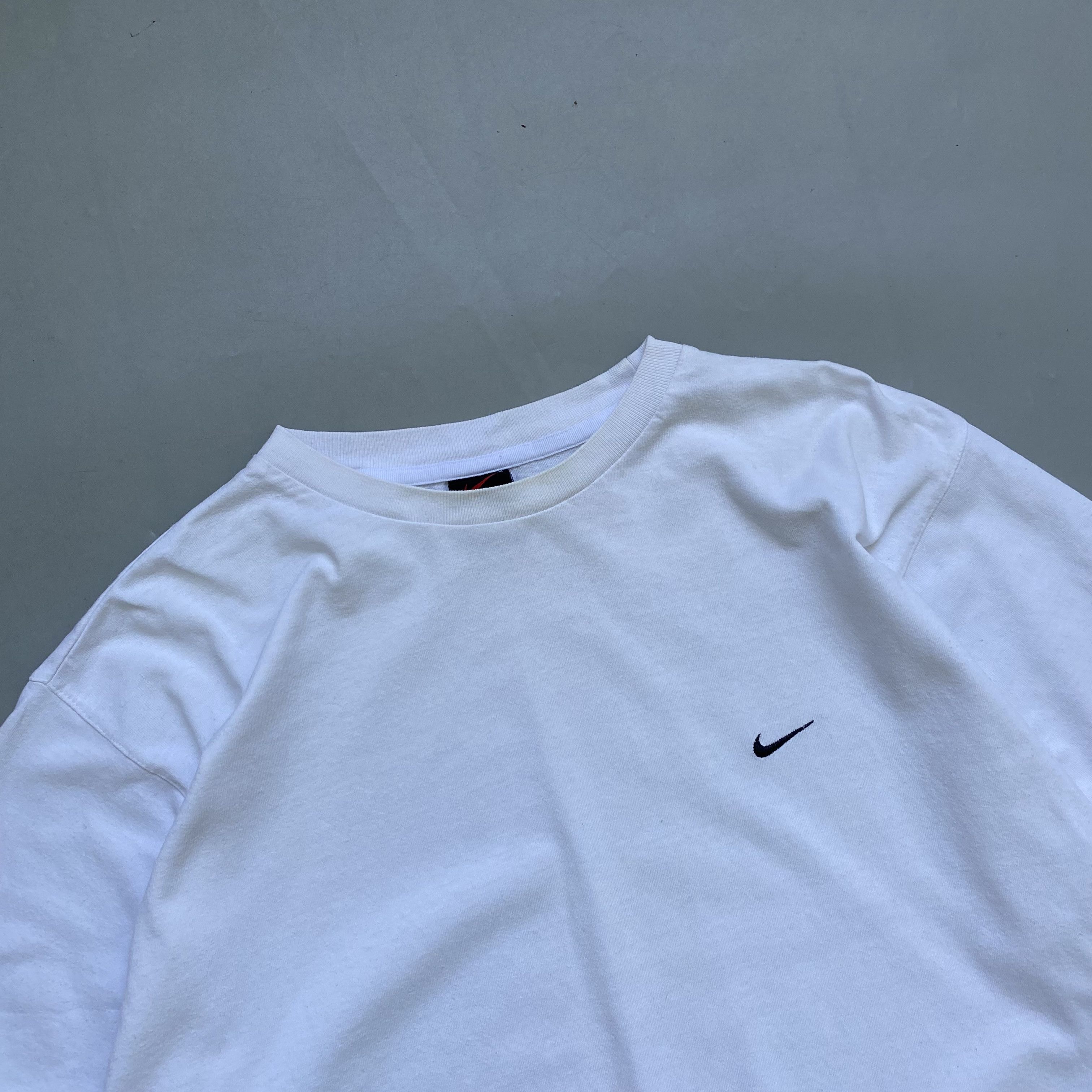 Nike ⚪️ Vintage 80s Nike Mini Swoosh logo TEE shirt Size US L / EU 52-54 / 3 - 2 Thumbnail