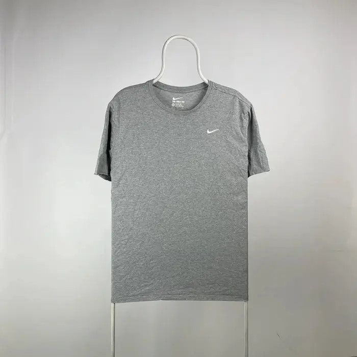Nike Nike T-shirt swoosh embroidered vintage size Medium Size US M / EU 48-50 / 2 - 1 Thumbnail