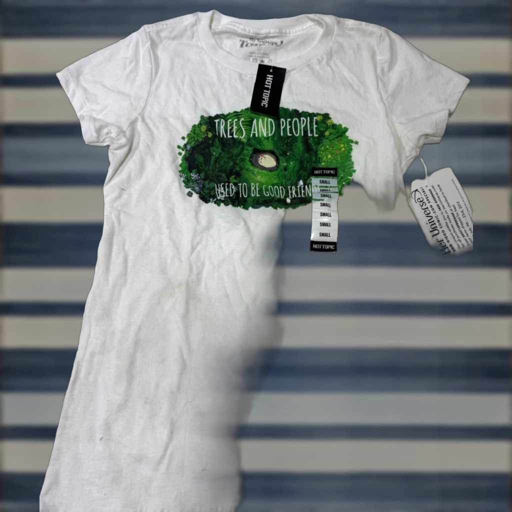 Hot Topic VINTAGE Studio Ghibli My Neighbor Totoro T-Shirt - Hot Topic - Adult Small - White - Anime - Hayao Miyazaki - Mens Size US S / EU 44-46 / 1 - 1 Thumbnail