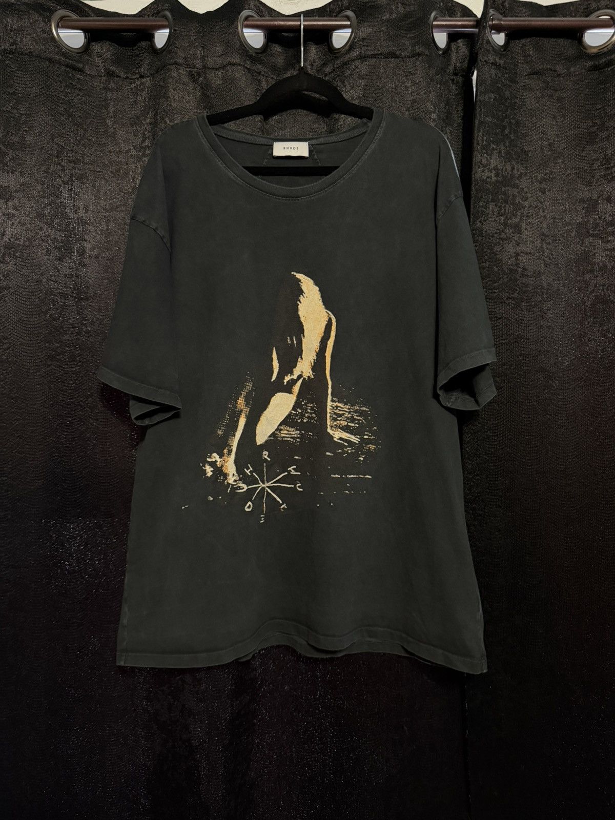Rhude Girl Compass Tshirt in Vintage Black Size US XXL / EU 58 / 5 - 1 Thumbnail