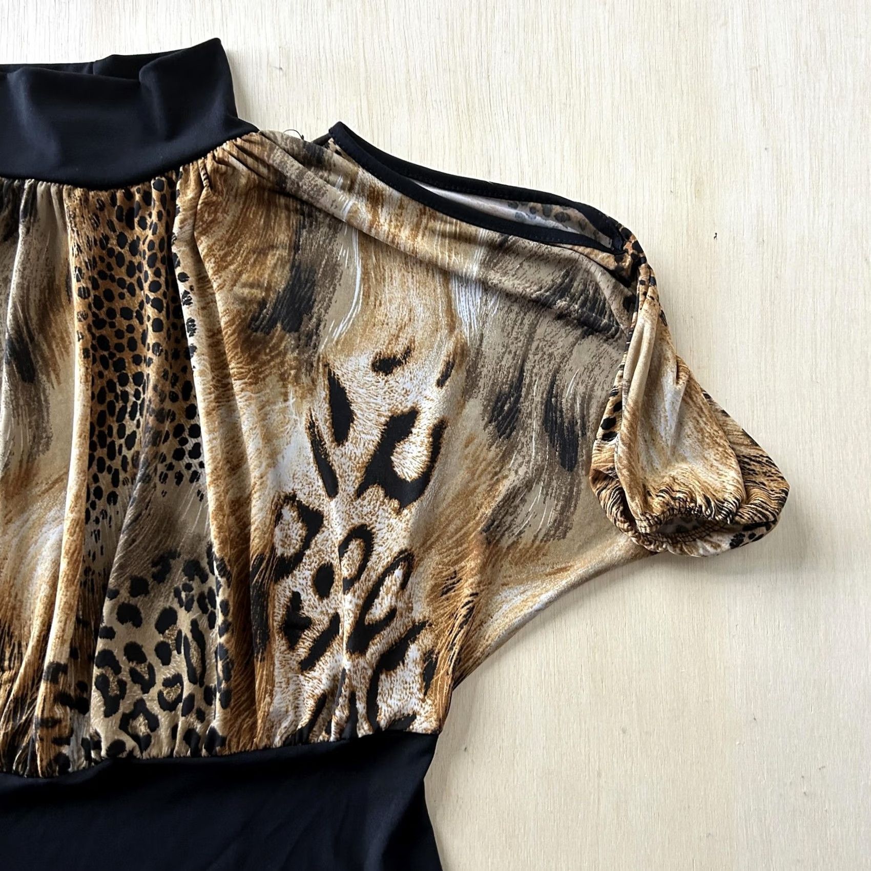 Vintage Y2K Say Anything Blouse Womens Medium Leopard Print Mock Neck Cold Shoulder Top Size M / US 6-8 / IT 42-44 - 2 Thumbnail