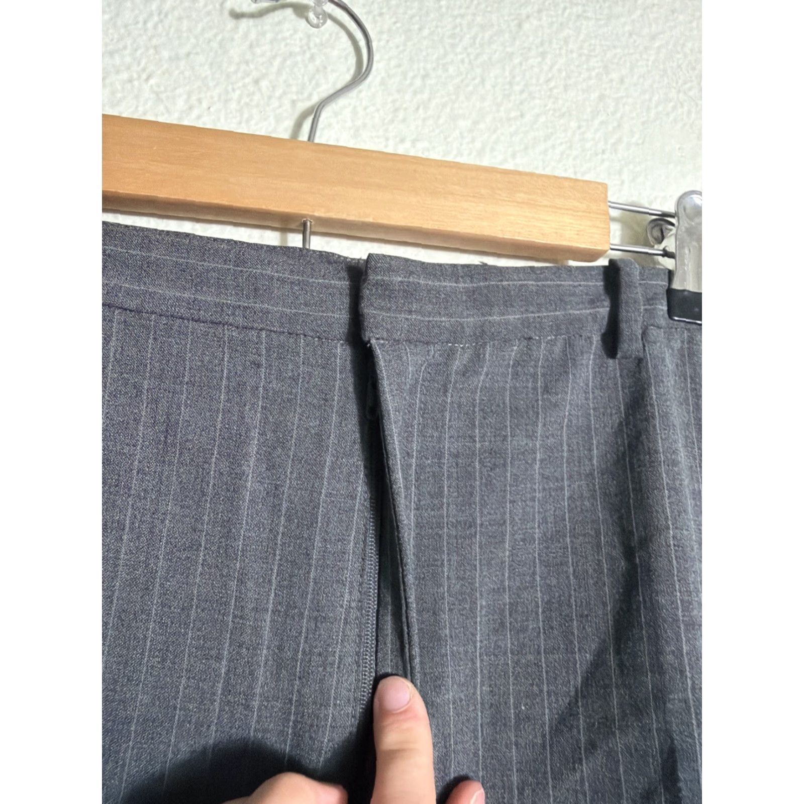 Gap VINTAGE Gap Y2K Women’s 14R Wool Polyester Gray Pinstripe Wide-Leg Dress Pants 34x32 Women Size 36" / US 14 / IT 50 - 7 Thumbnail