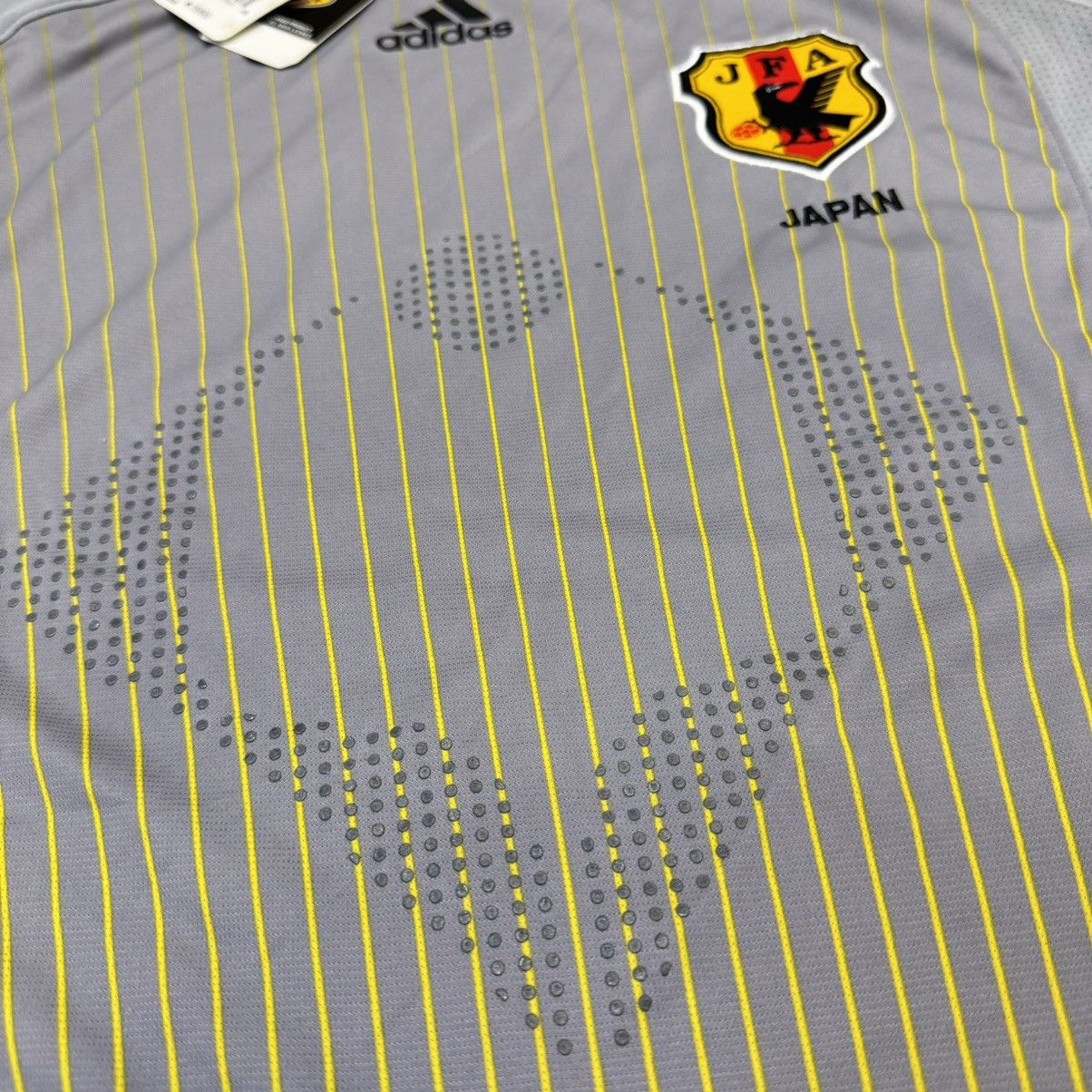 Adidas Japan 08/09 player issue gk goalkeeper shirt (bnwt) Size US L / EU 52-54 / 3 - 4 Thumbnail