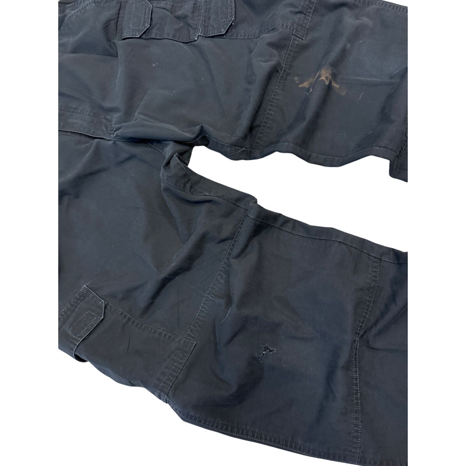 5.11 5.11 Tactical Series black cargo tech pants 36x34 thrashed Size US 36 / EU 52 - 3 Thumbnail