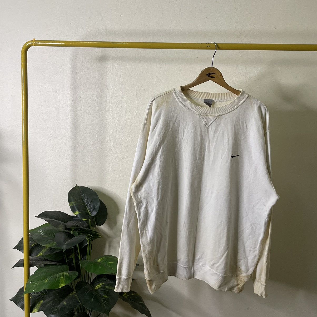 Nike Vintage 2000s Nike Small Swoosh Essential Old Crewneck Size US XL / EU 56 / 4 - 1 Thumbnail