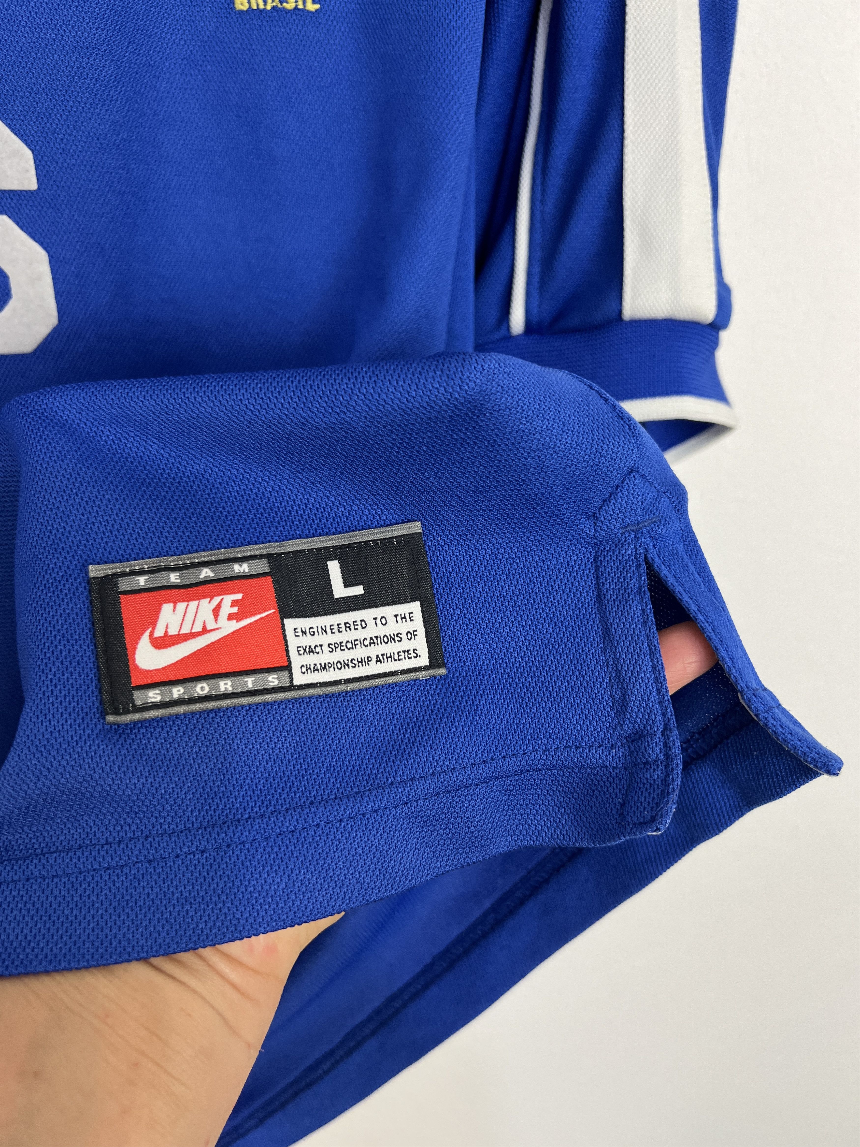 Nike Brazil Away football shirt 1997 Soccer Nike #6 R. Carlos Size US L / EU 52-54 / 3 - 4 Thumbnail