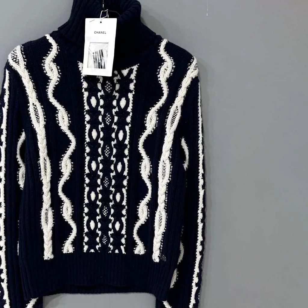 Chanel Chanel Burger Series blue white knit sweater 34 Size XS / US 0-2 / IT 36-38 - 2 Thumbnail