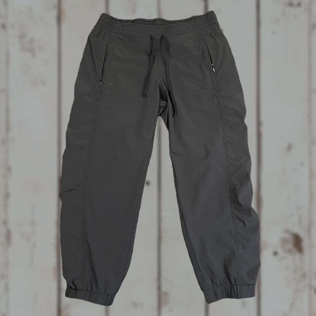 Athleta Womens Athleta La Viva Capri Pants 2 Black Drawstring Elastic Waist Ankle Breathing Comfortable Athletic Track Pants Womens Size 26" / US 2 / IT 38 - 1 Thumbnail