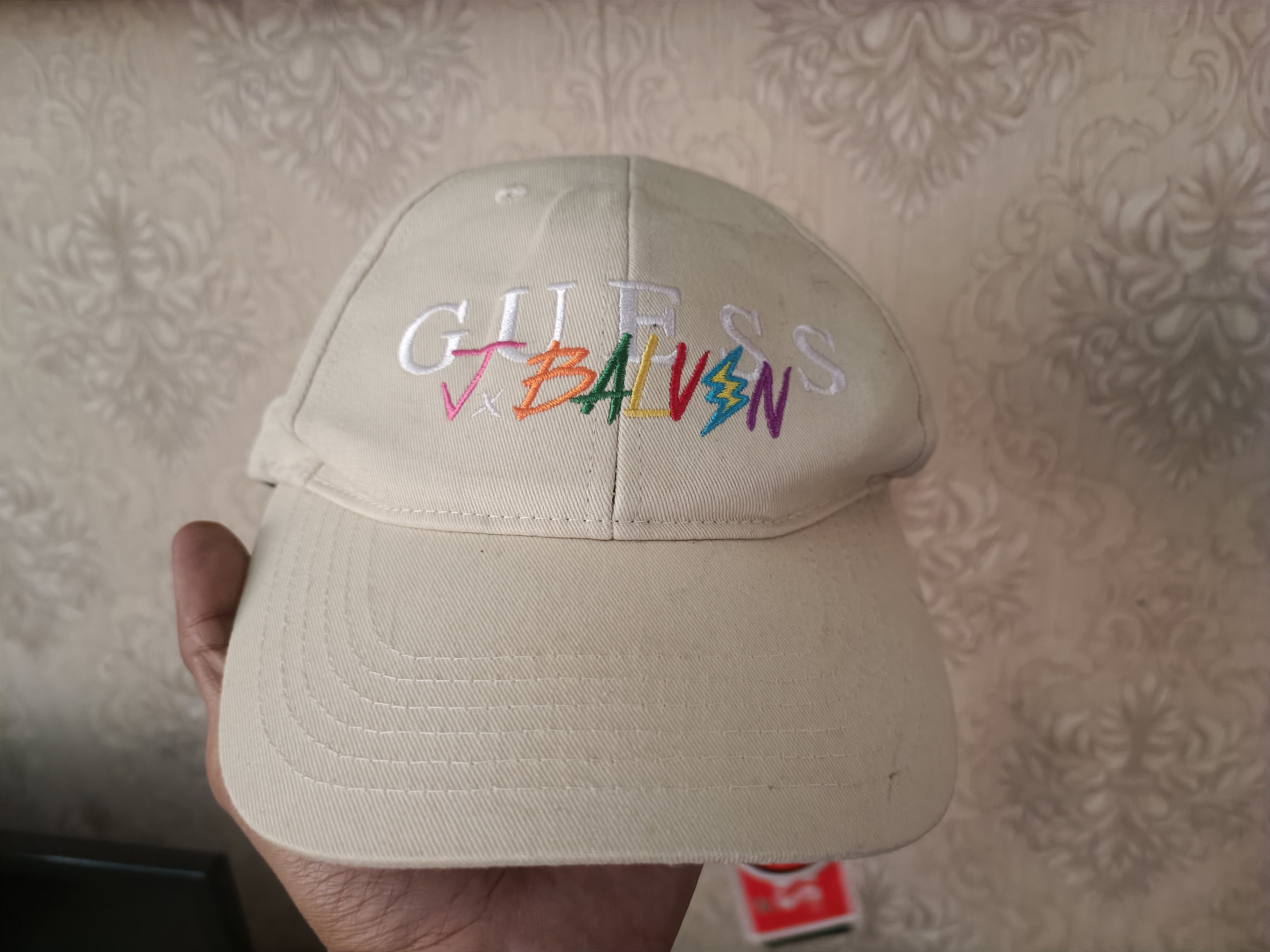 Guess × J Balvin 💥Guees x J Balvin Cap Size ONE SIZE - 1 Thumbnail