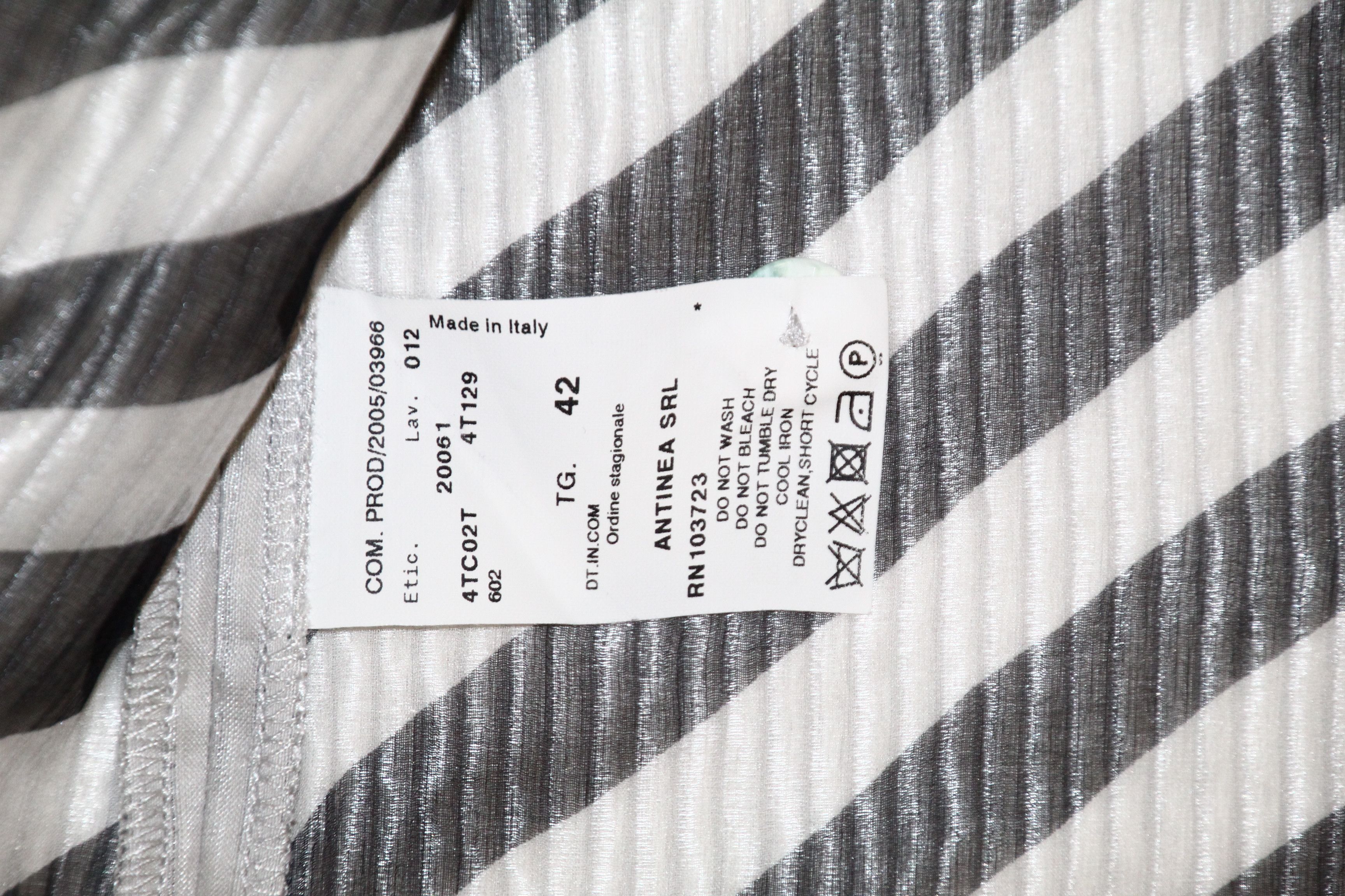 Armani Collezioni 2005 Giorgio Armani Collezioni boat-neck asymmetrical Jacket Size M / US 6-8 / IT 42-44 - 13 Thumbnail