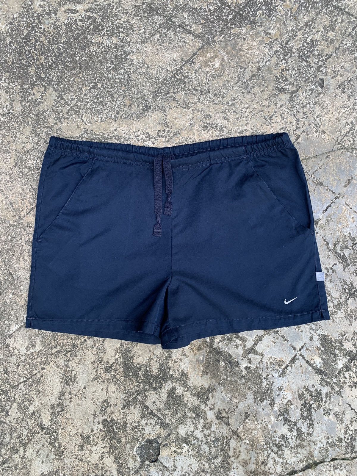 Nike × Vintage 2000s Nike Tennis Court Womens Navy Small Logo Shortpants Size 34" / US 12 / IT 48 - 1 Thumbnail