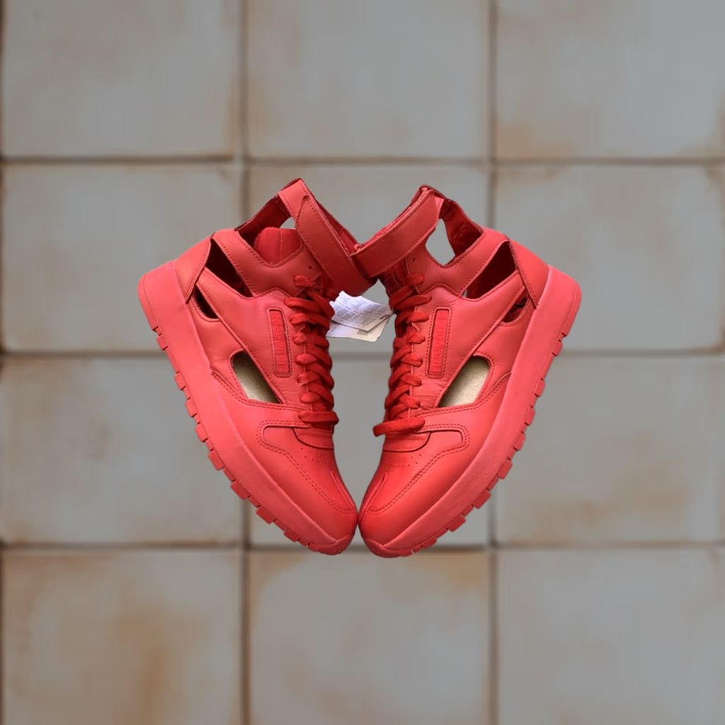Maison Margiela MAISON MARGIELA x REEBOK CLASSIC SNEAKERS TABI Red US 12, UK 11, EU 45.5 Men Sneaker Leather Vintage? No — New with tags and without box. Size US 11 / EU 44 - 1 Thumbnail