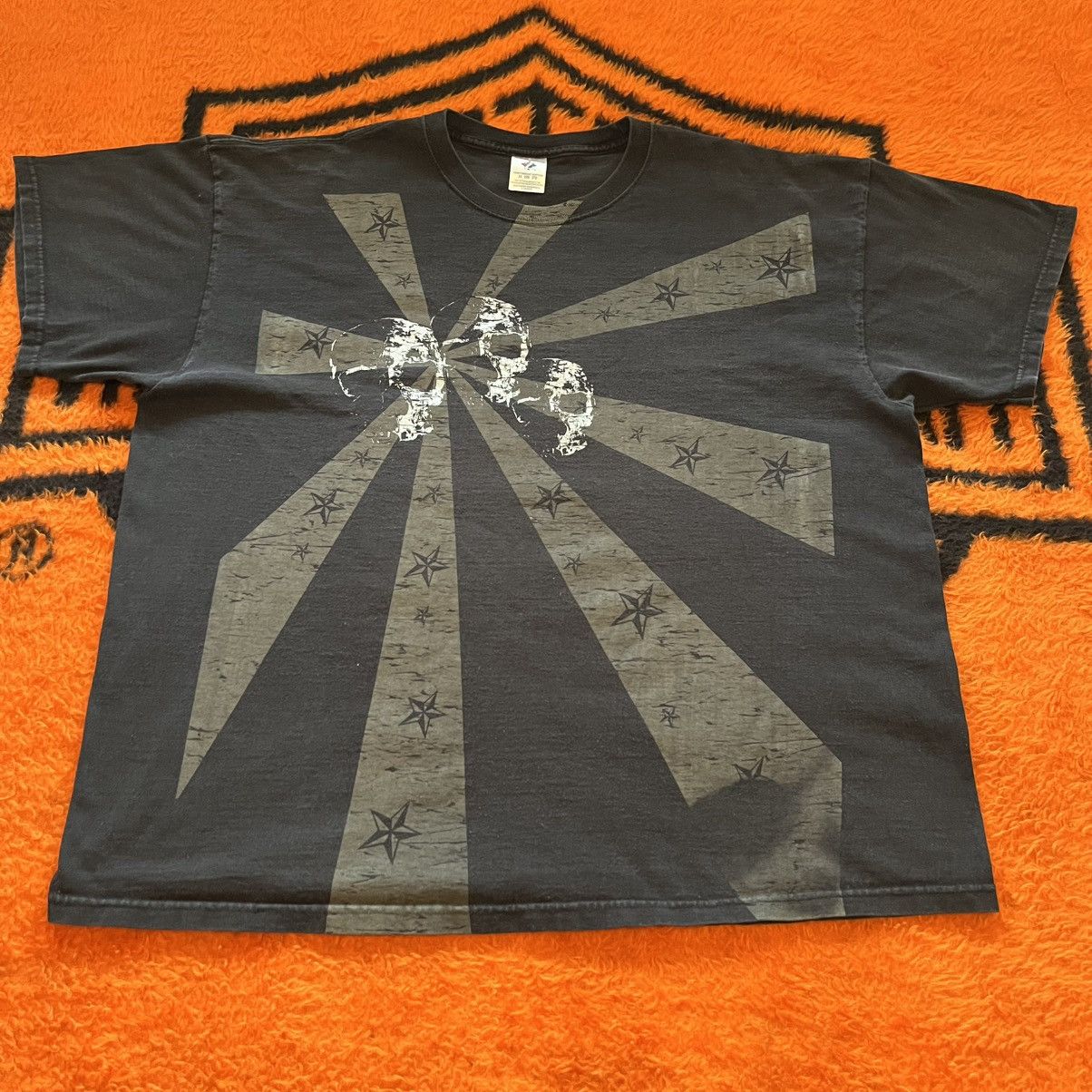 Vintage Vintage 2000s Y2K Black Skulls & Stars Graphic T shirt Size US XXL / EU 58 / 5 - 1 Thumbnail
