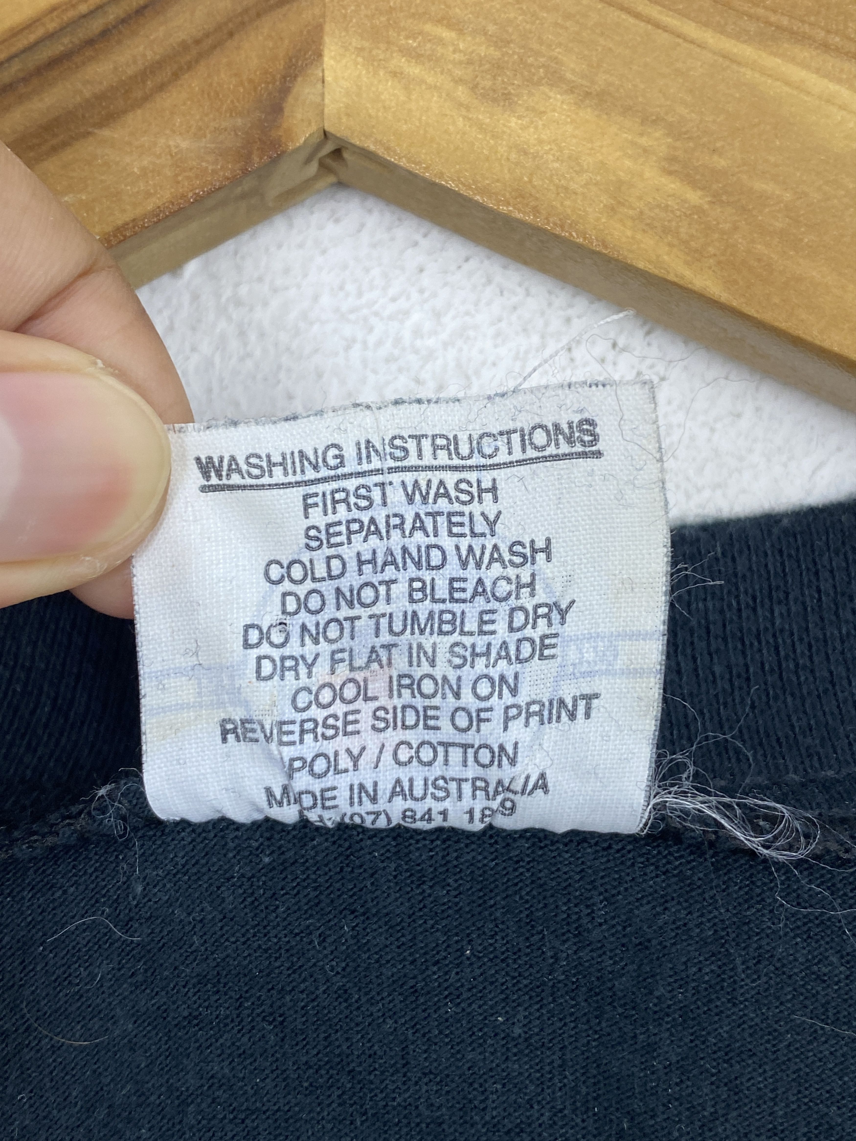 Man Made In Australia Vintage 90s Magnetic Island Australia Embroidered Tee TA0507 Size US L / EU 52-54 / 3 - 6 Thumbnail
