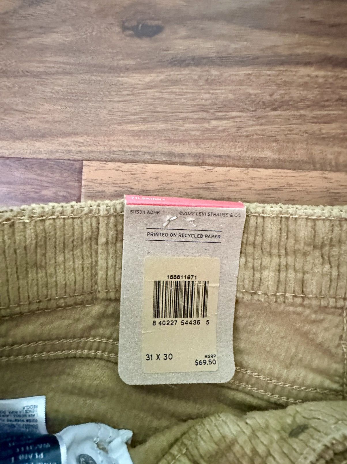 Levi's Vintage Clothing Vintage Levi’s khaki 711 31x30 corduroy jeans Size US 31 - 4 Thumbnail
