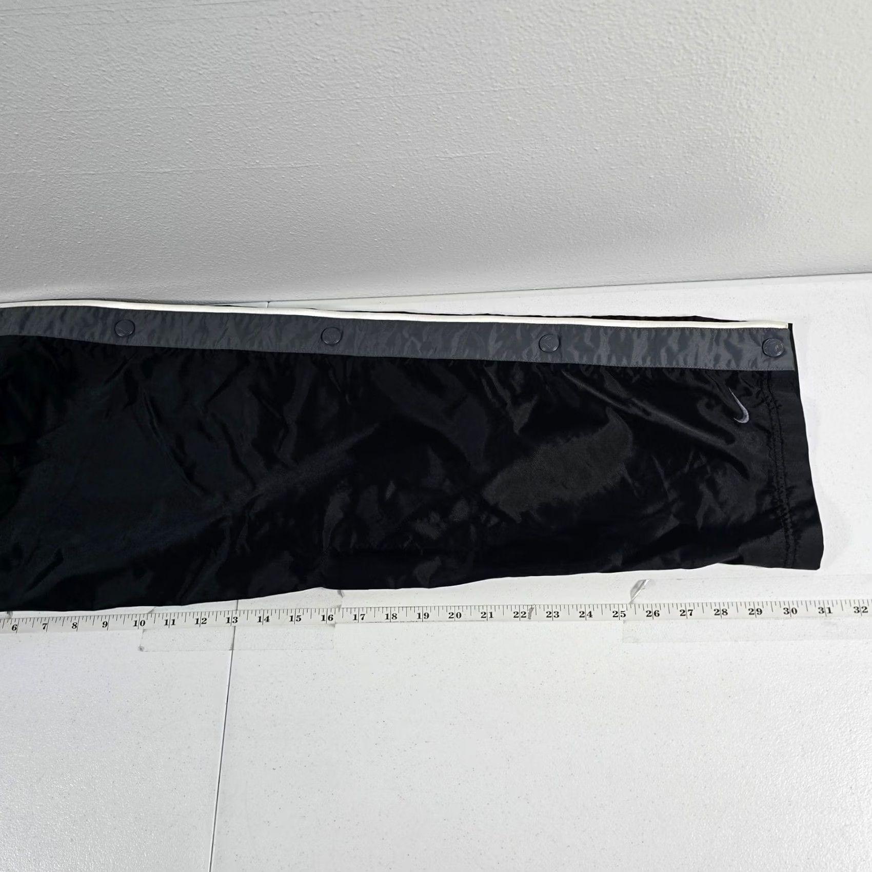 Nike Item Specifications: Brand: Nike Size US 31 - 5 Thumbnail